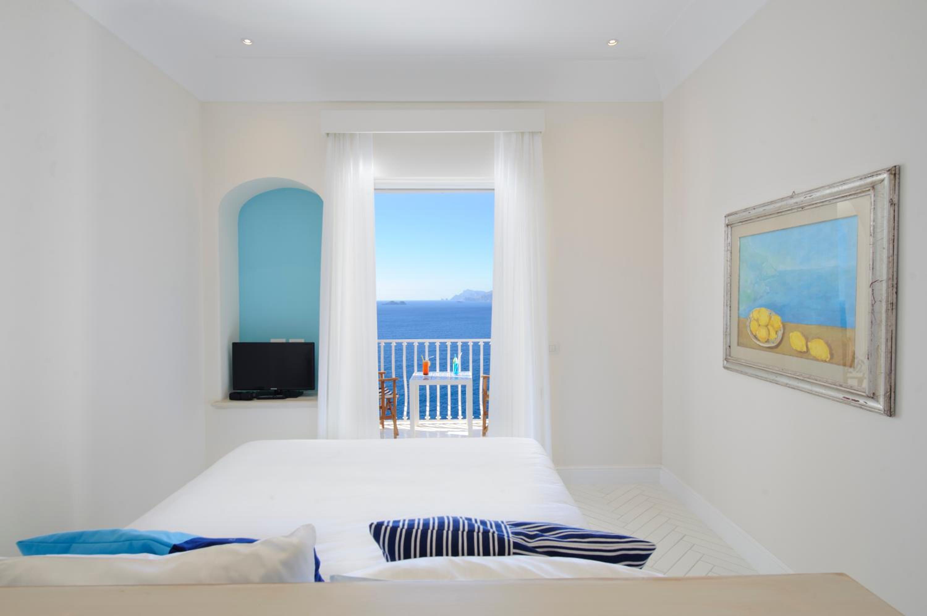 Mediterranean Double or Twin with Balcony and Sea View - Photo 13