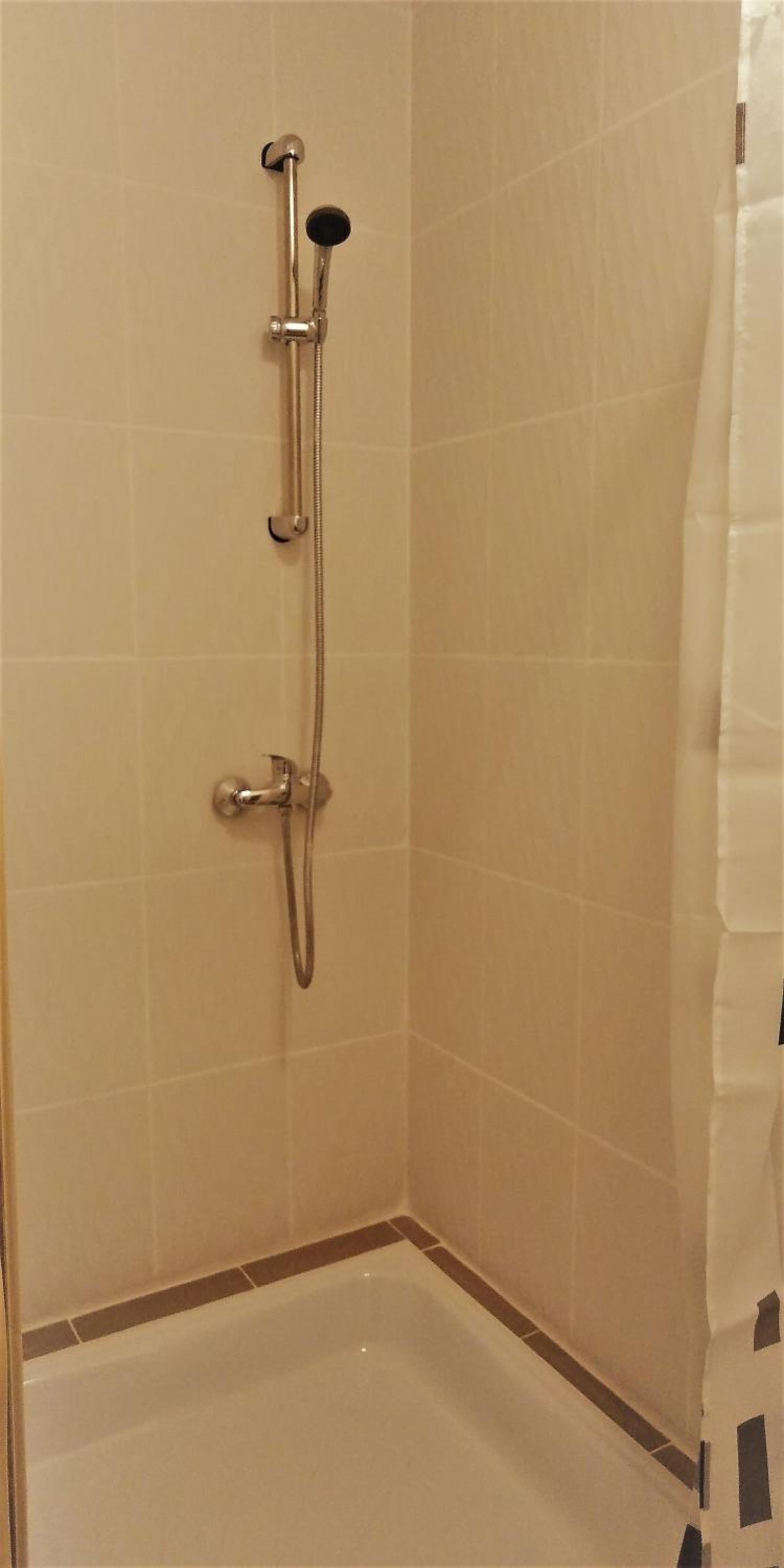 Budget Double Room - Photo 7