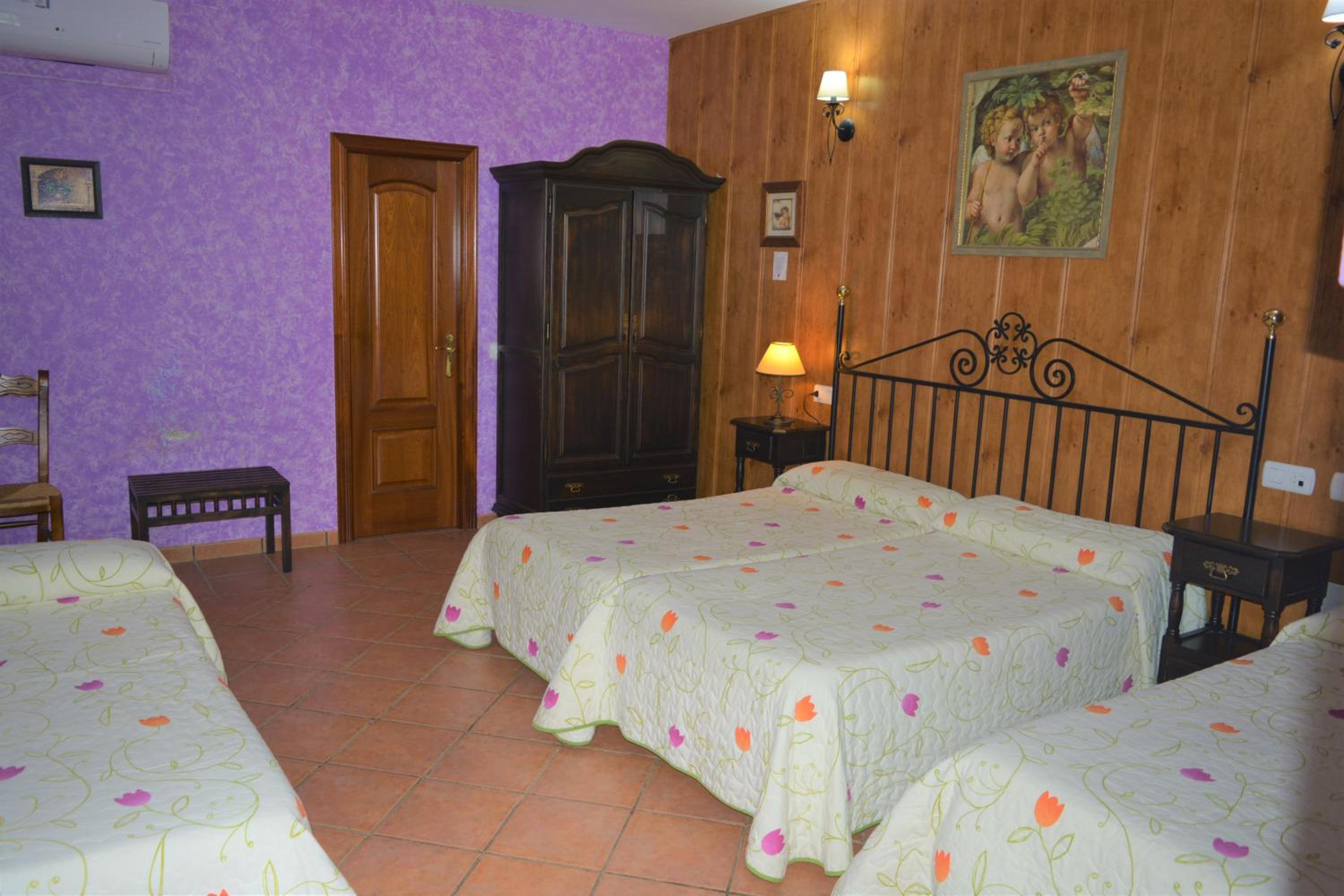 Family Room (2 Adults + 2 Children) photo 3