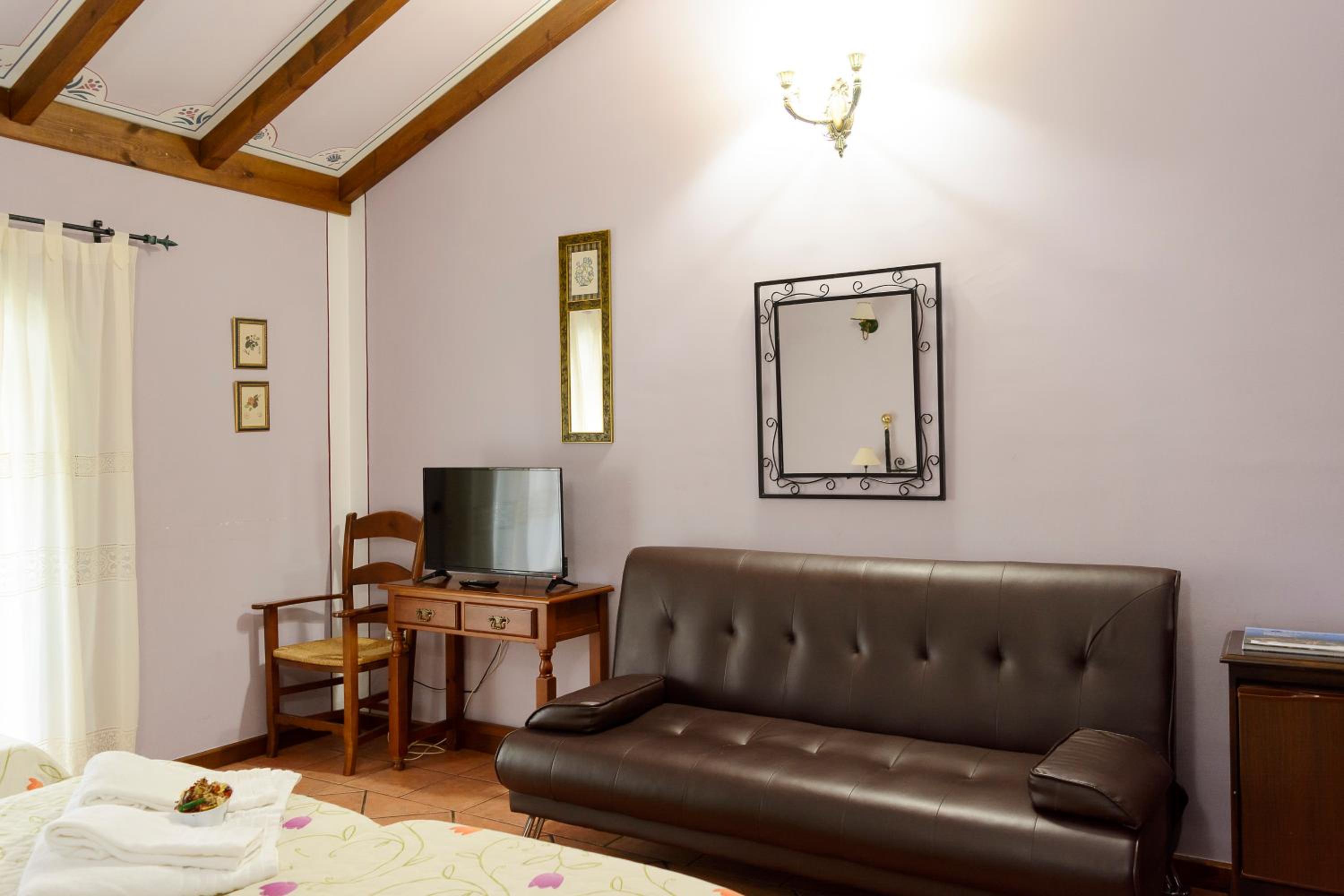 Double or Twin Room photo 3