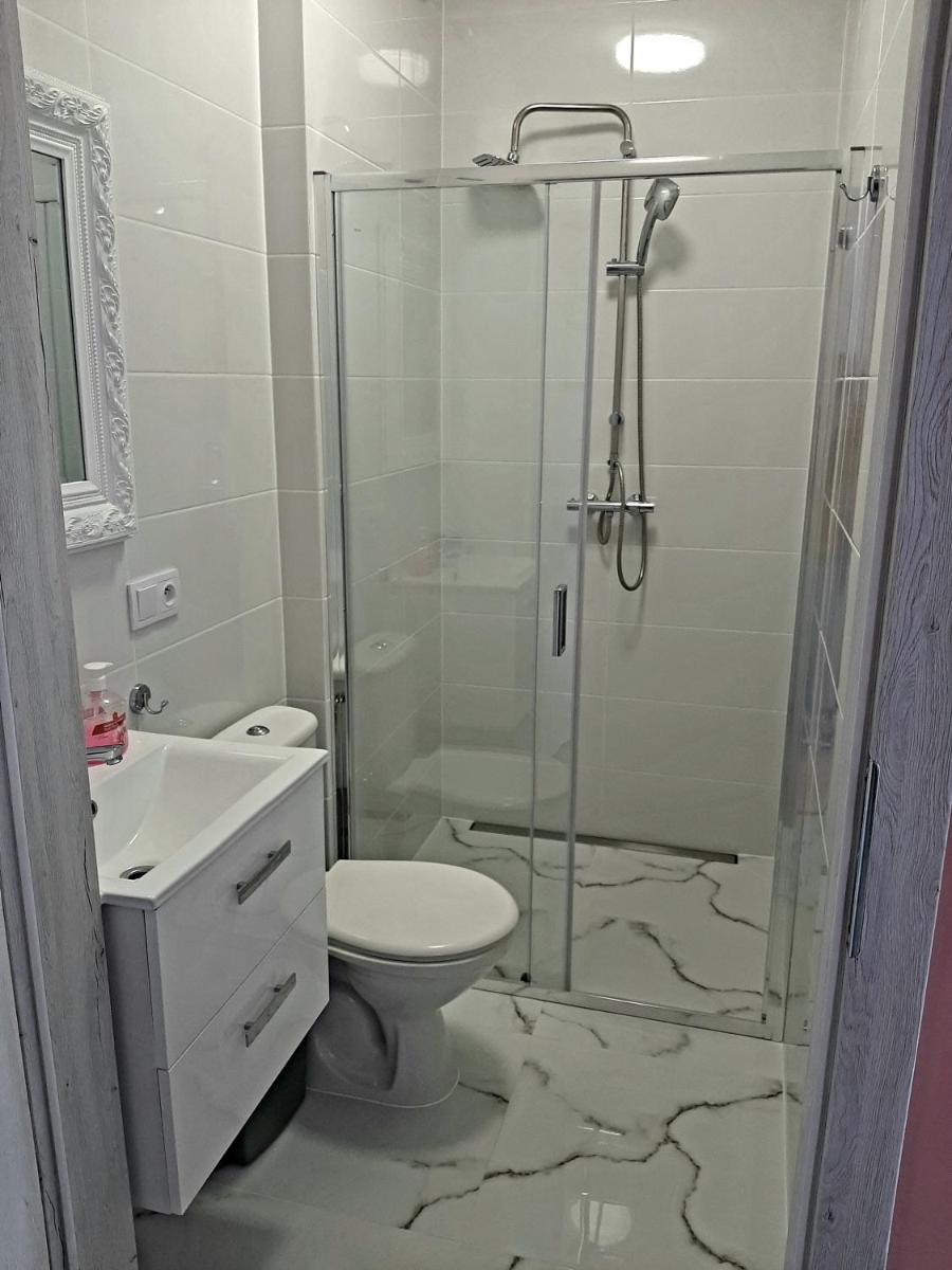Deluxe Double Room (2 Adults + 1 Child) - Photo 4