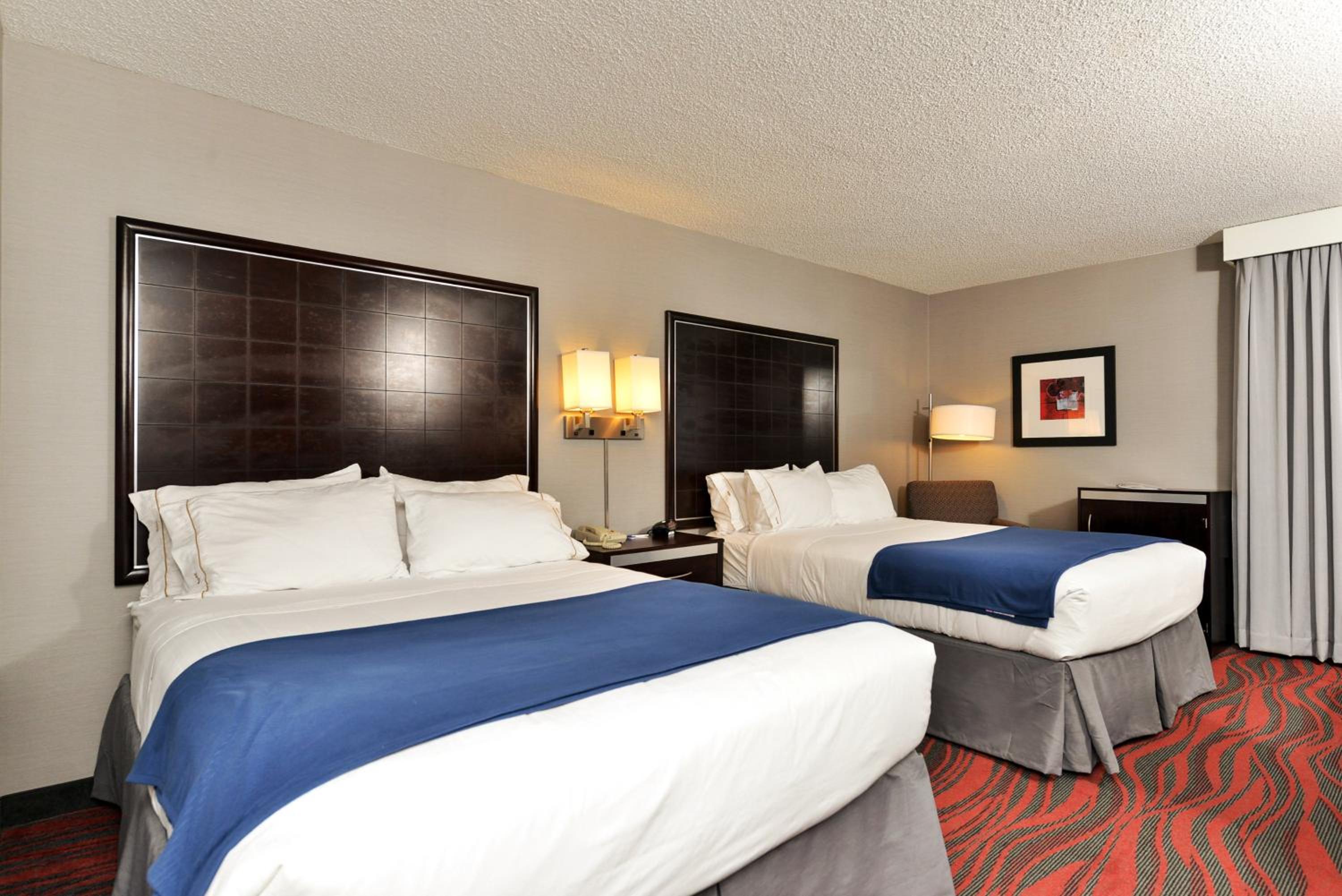 Standard Room with Two Queen Beds - Photo 1