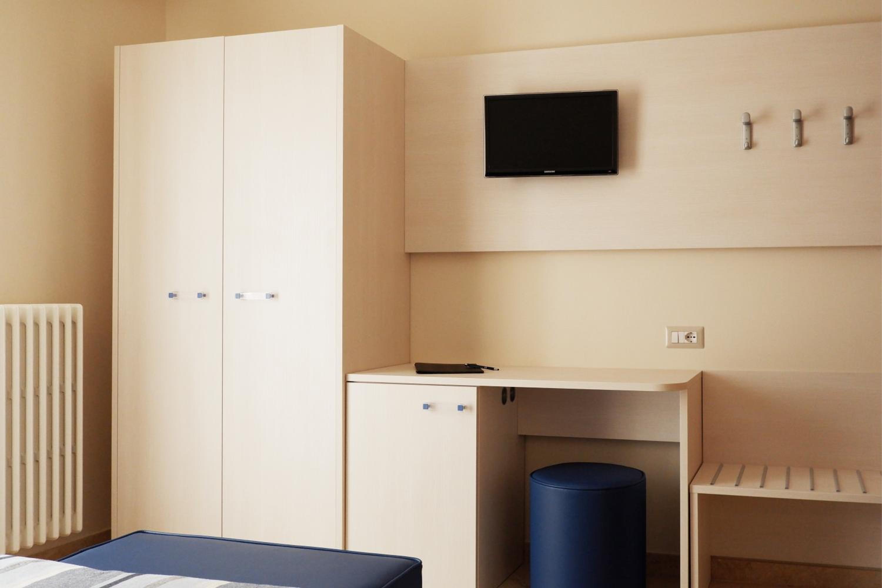 Deluxe Room - Photo 7