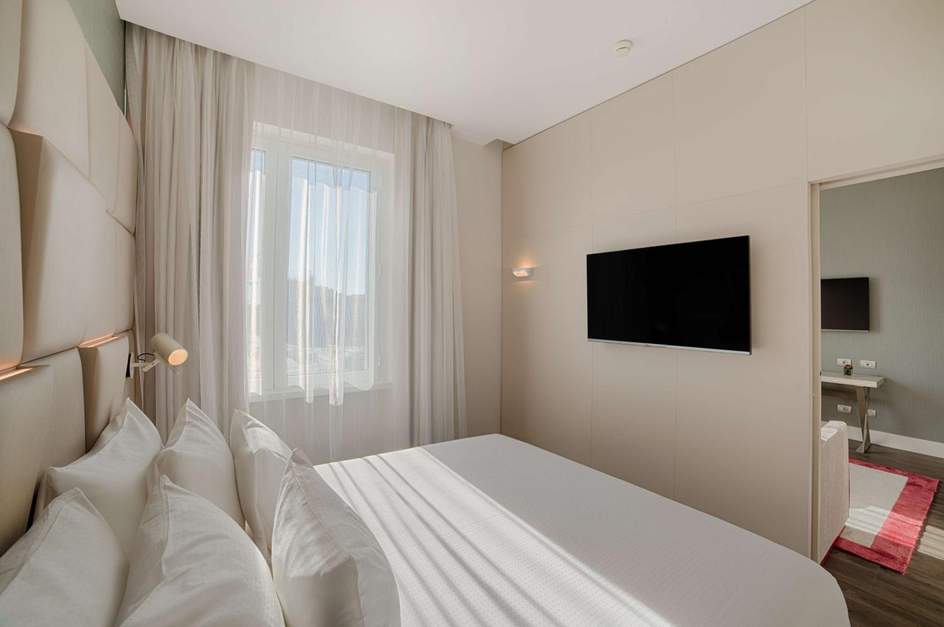 Junior Suite with View - Photo 4