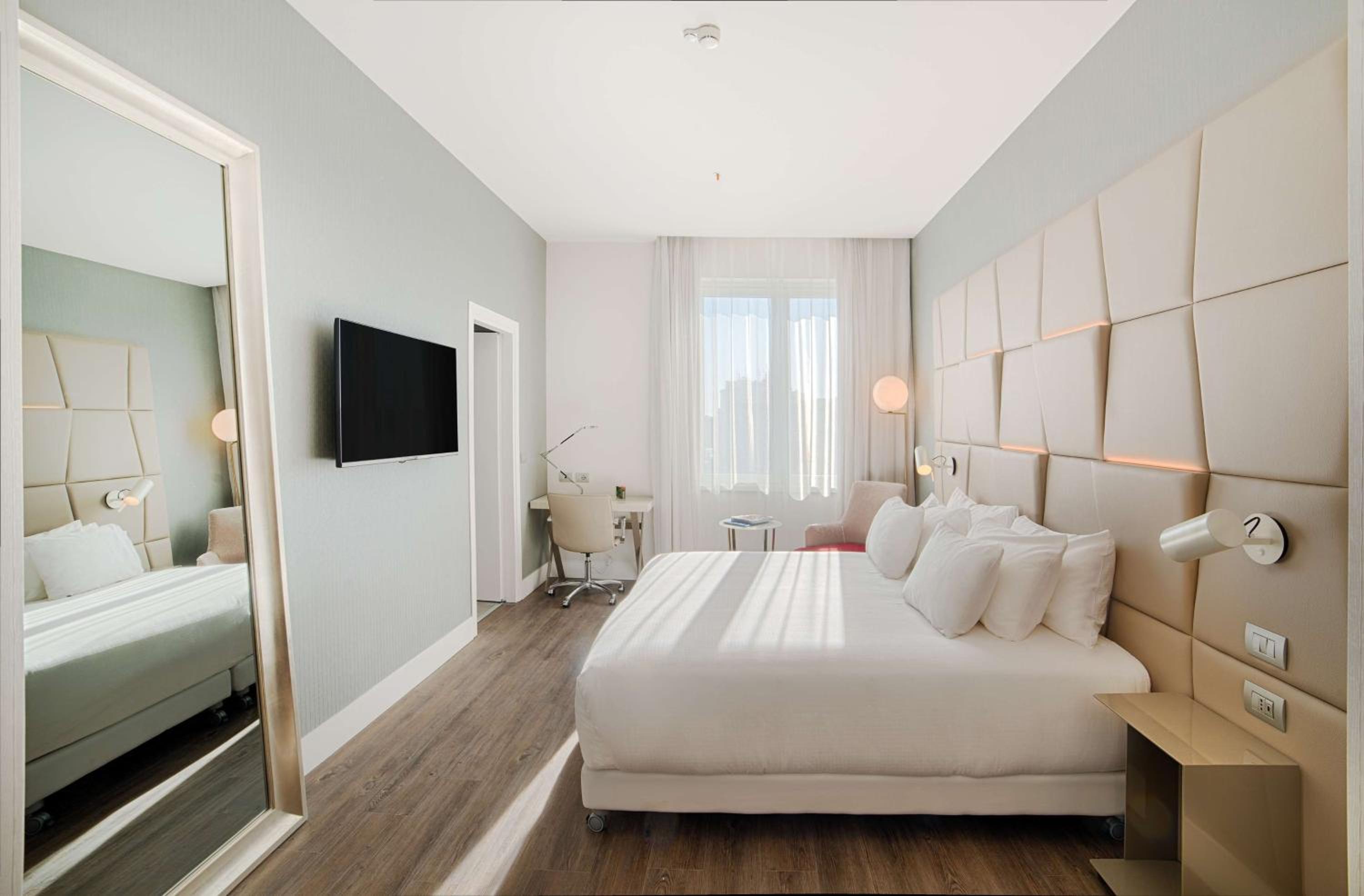 Family Connecting Room (2 Adults + 2 Children)