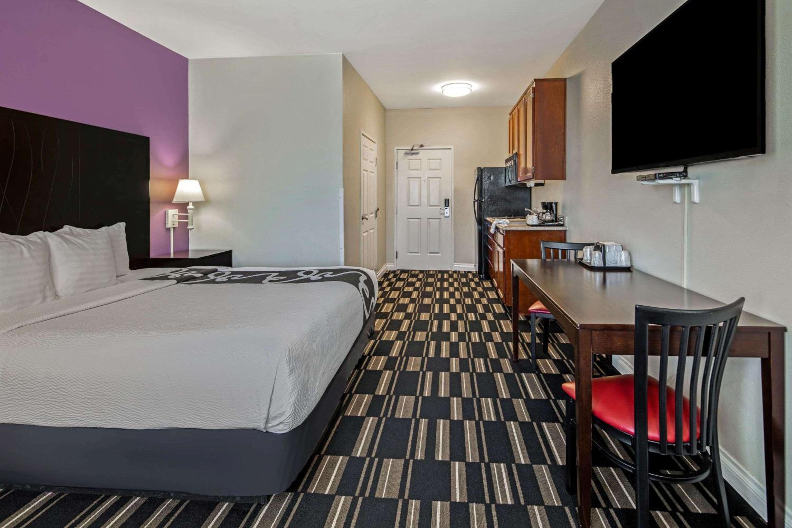Superior King Room - Photo 12