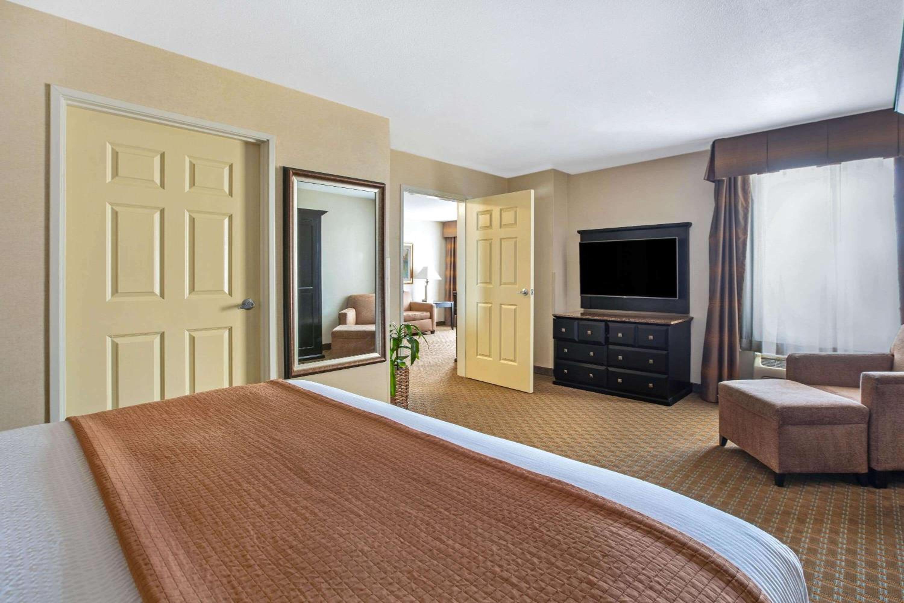 Two-Room King Suite - Non-Smoking - Photo 1