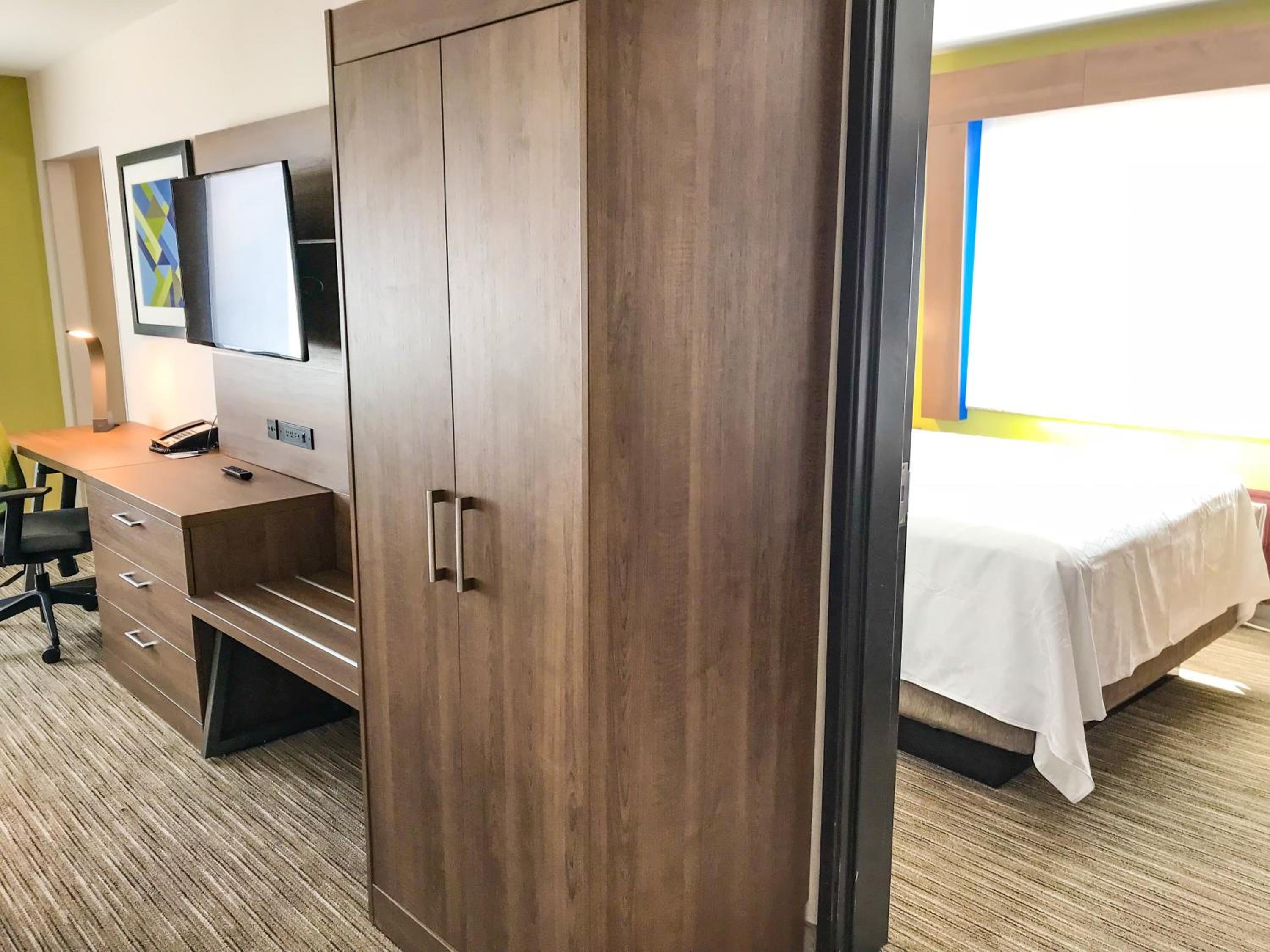 Two-Bedroom Suite with One King and One Queen Bed - Photo 4