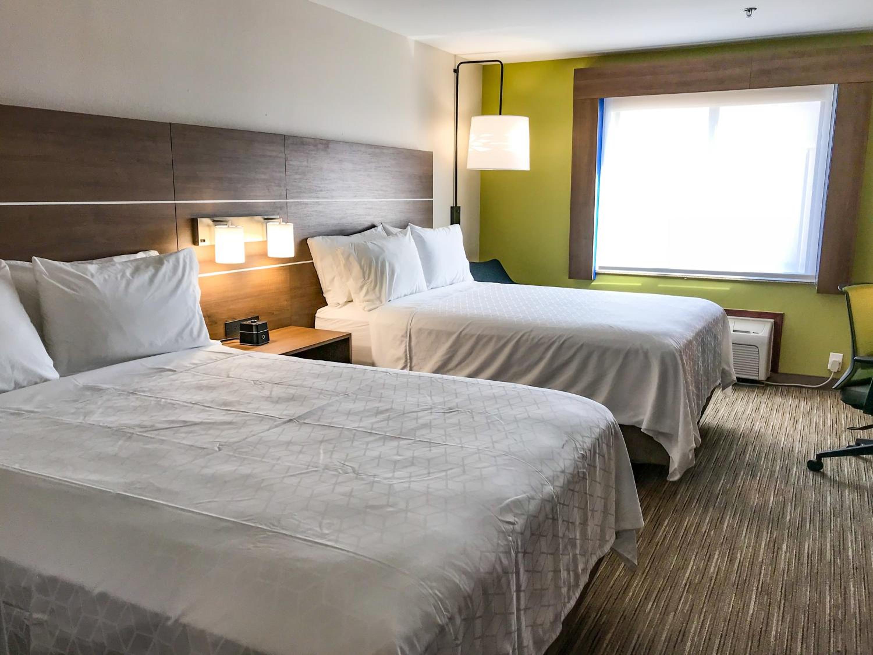 Two Bedrooms Suite with Three Beds - Non-Smoking - Photo 3