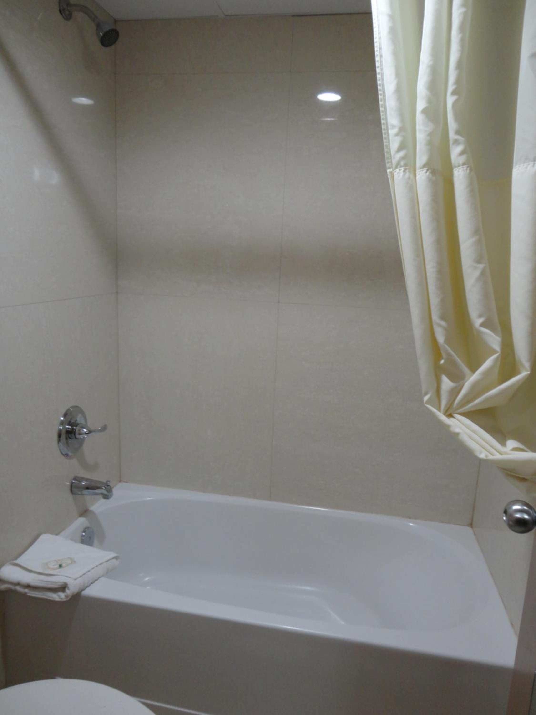 Standard Queen Room with Two Queen Beds - Non-Smoking - Photo 10