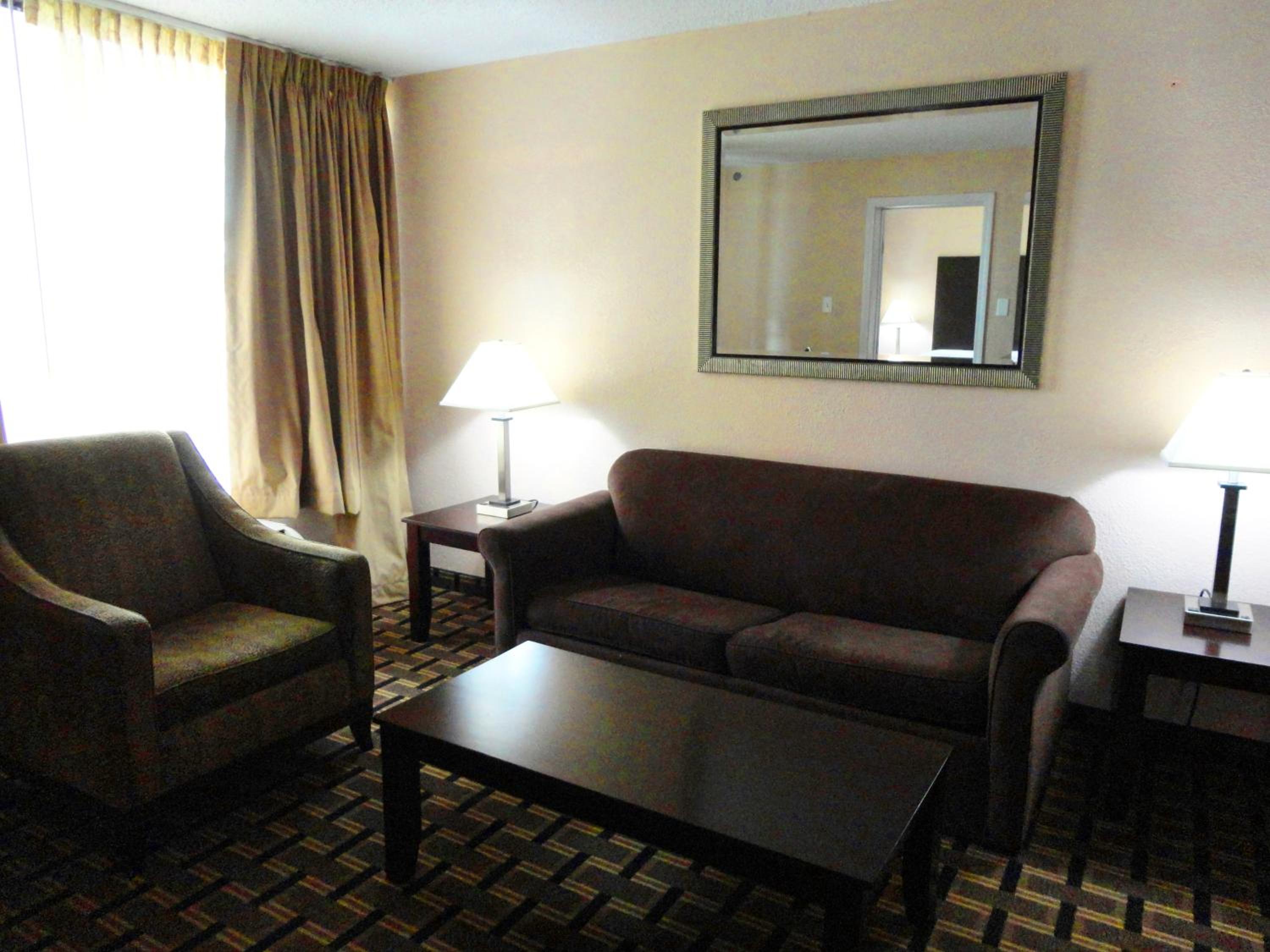 King Suite with Hot Tub - Non-Smoking photo 2