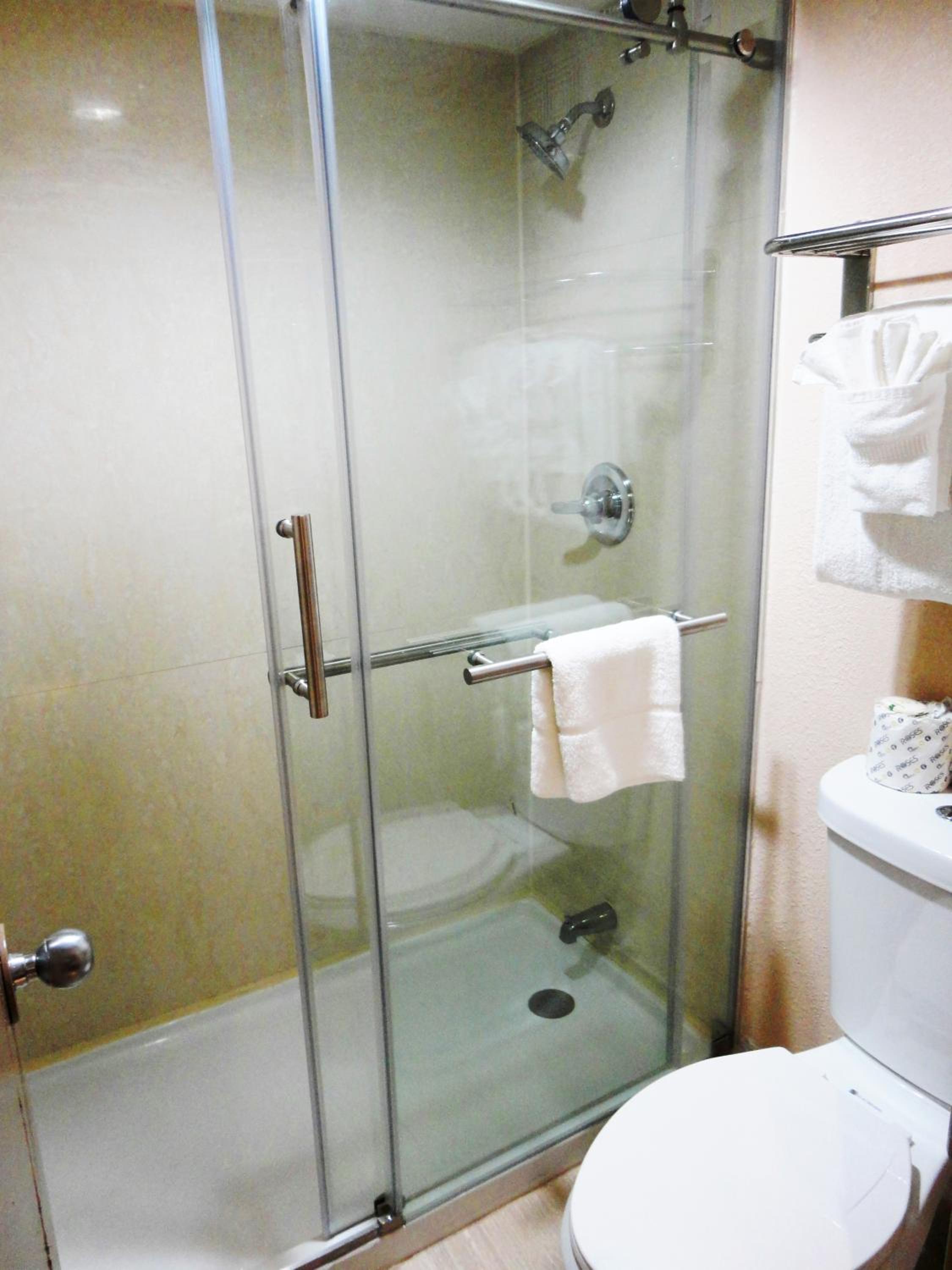 King Suite with Hot Tub - Non-Smoking photo 3