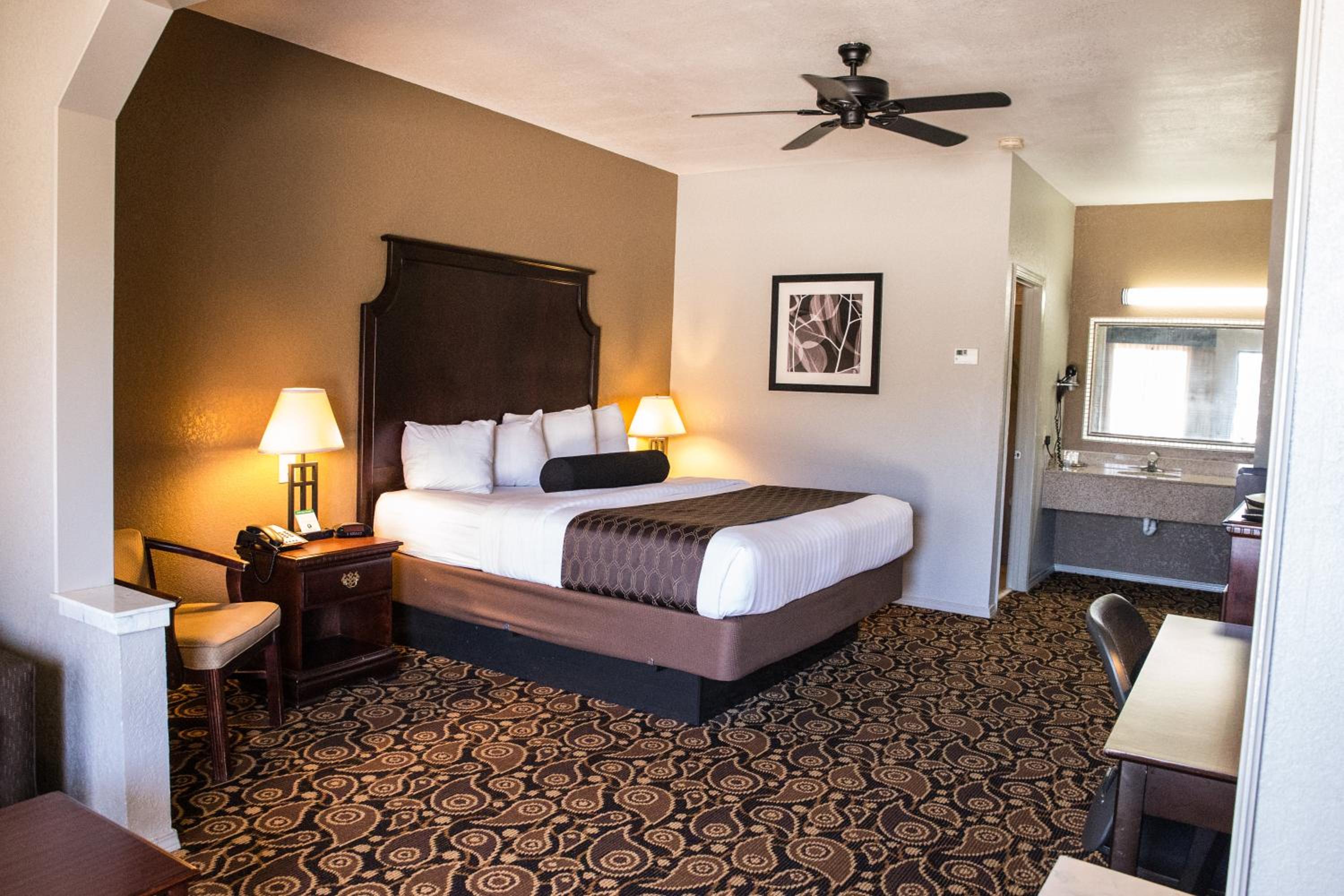 King Room - Non-Smoking photo 1