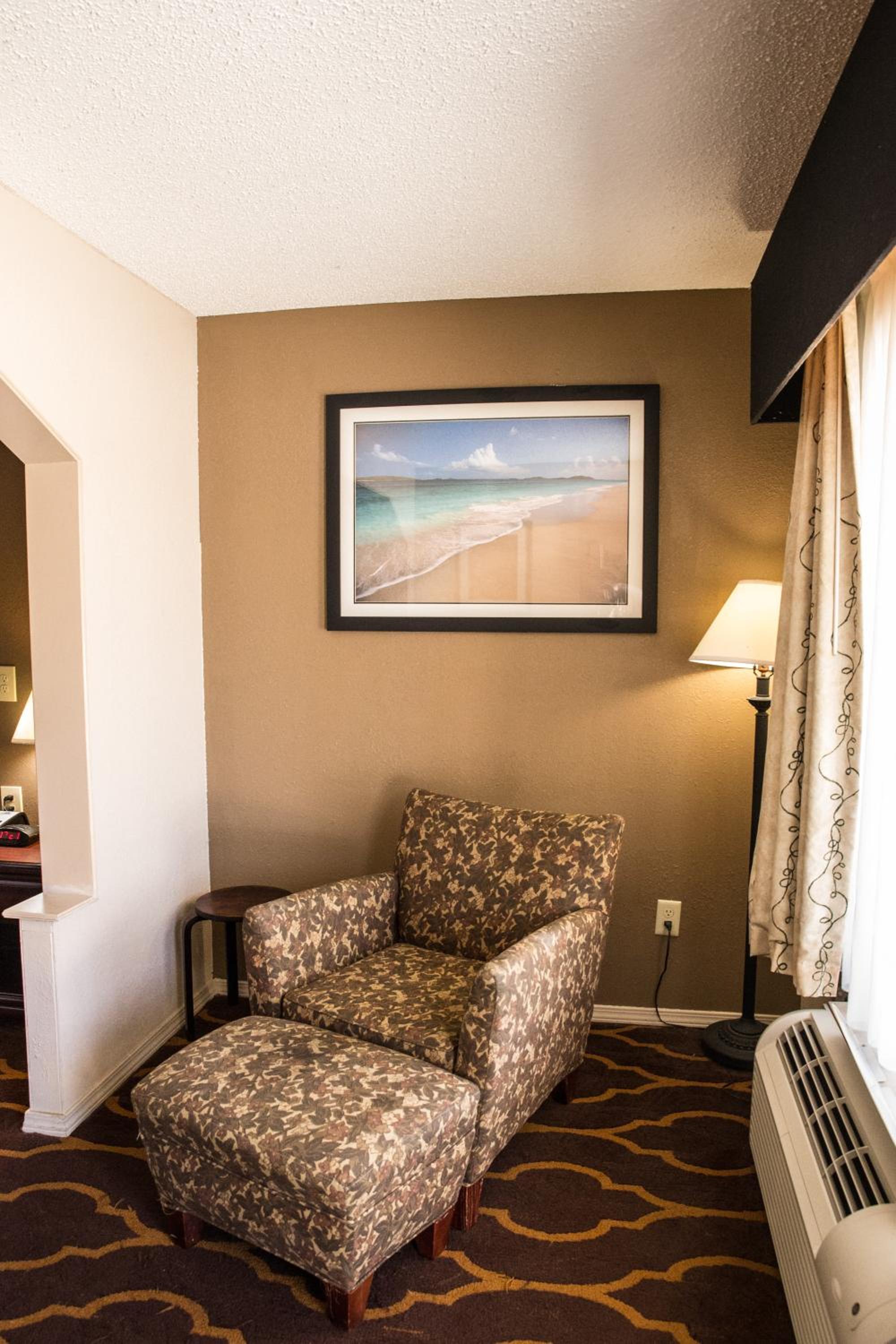 King Room - Non-Smoking photo 3