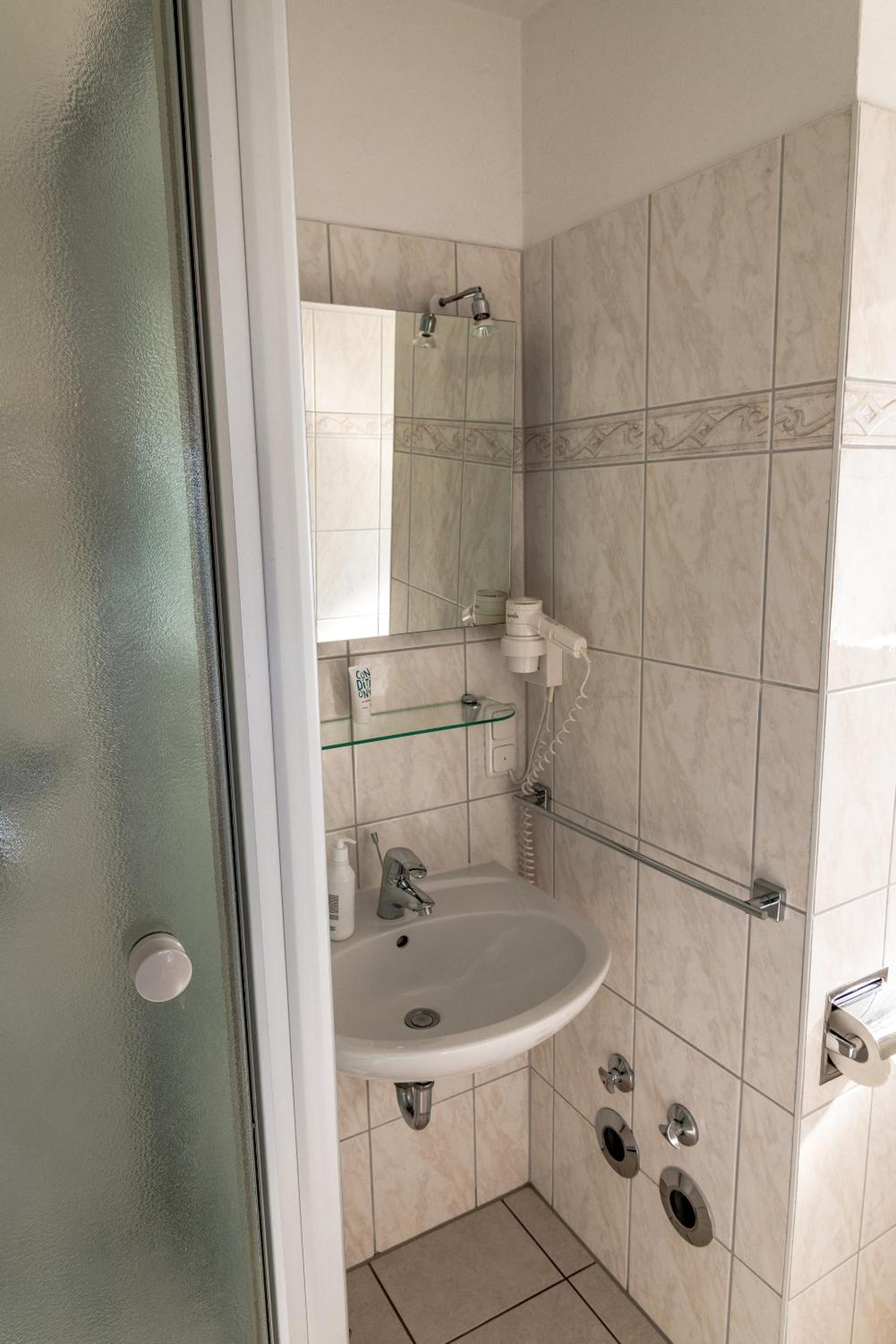 Double Room with Sea View - 1 photo 3