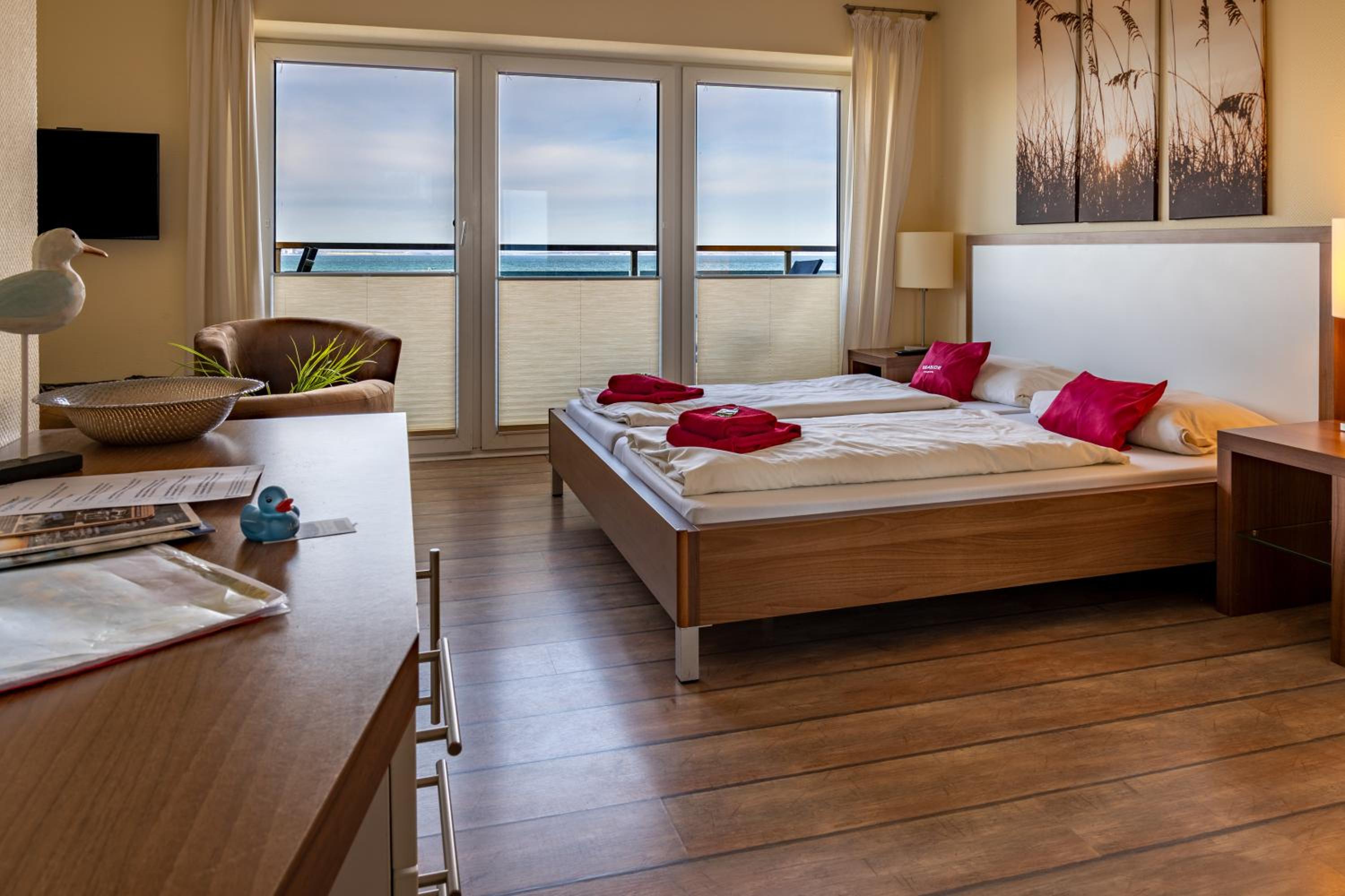 Double Room with Sea View - 2 photo 1