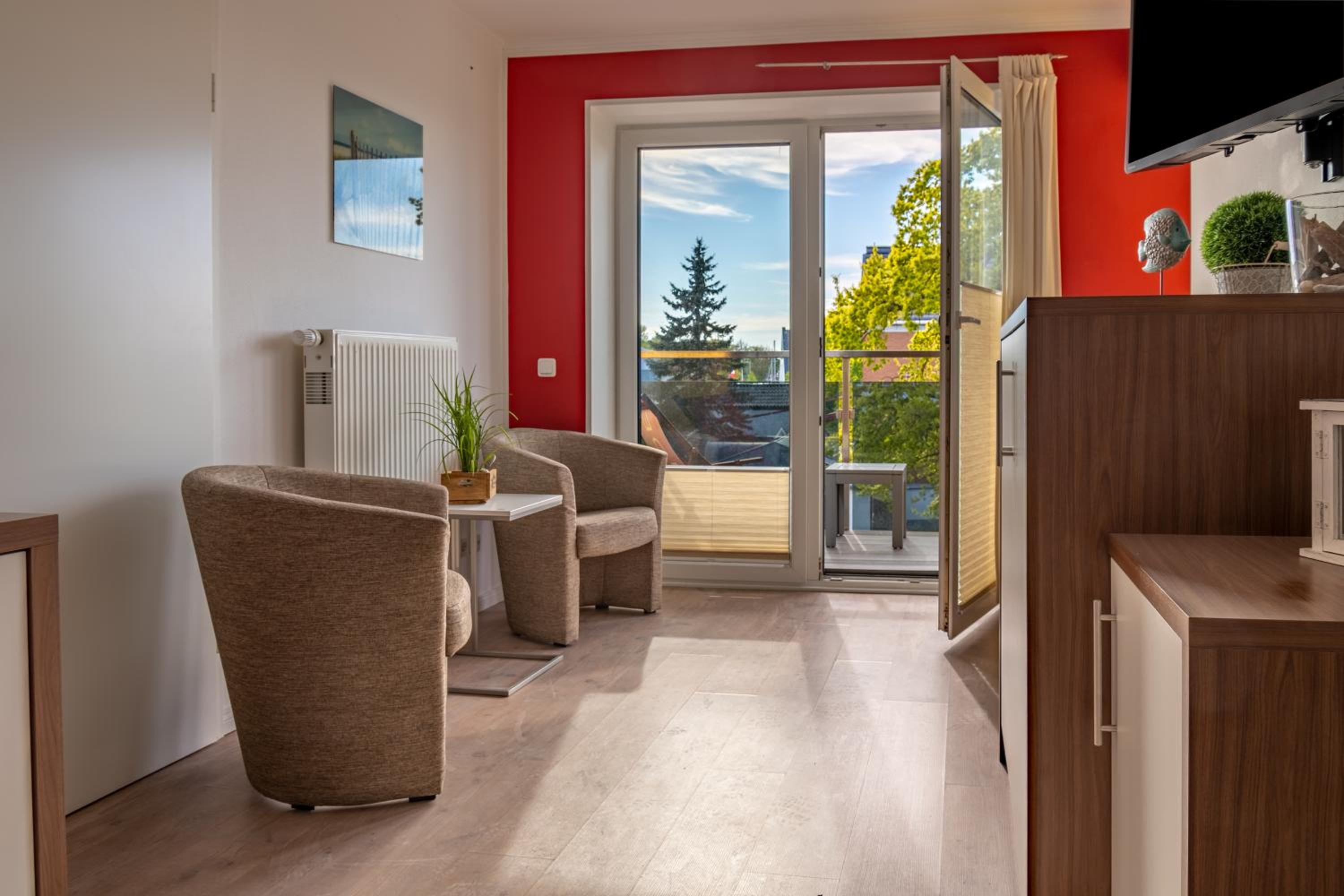 Double Room with Partial Sea View and Balcony - 8 photo 1