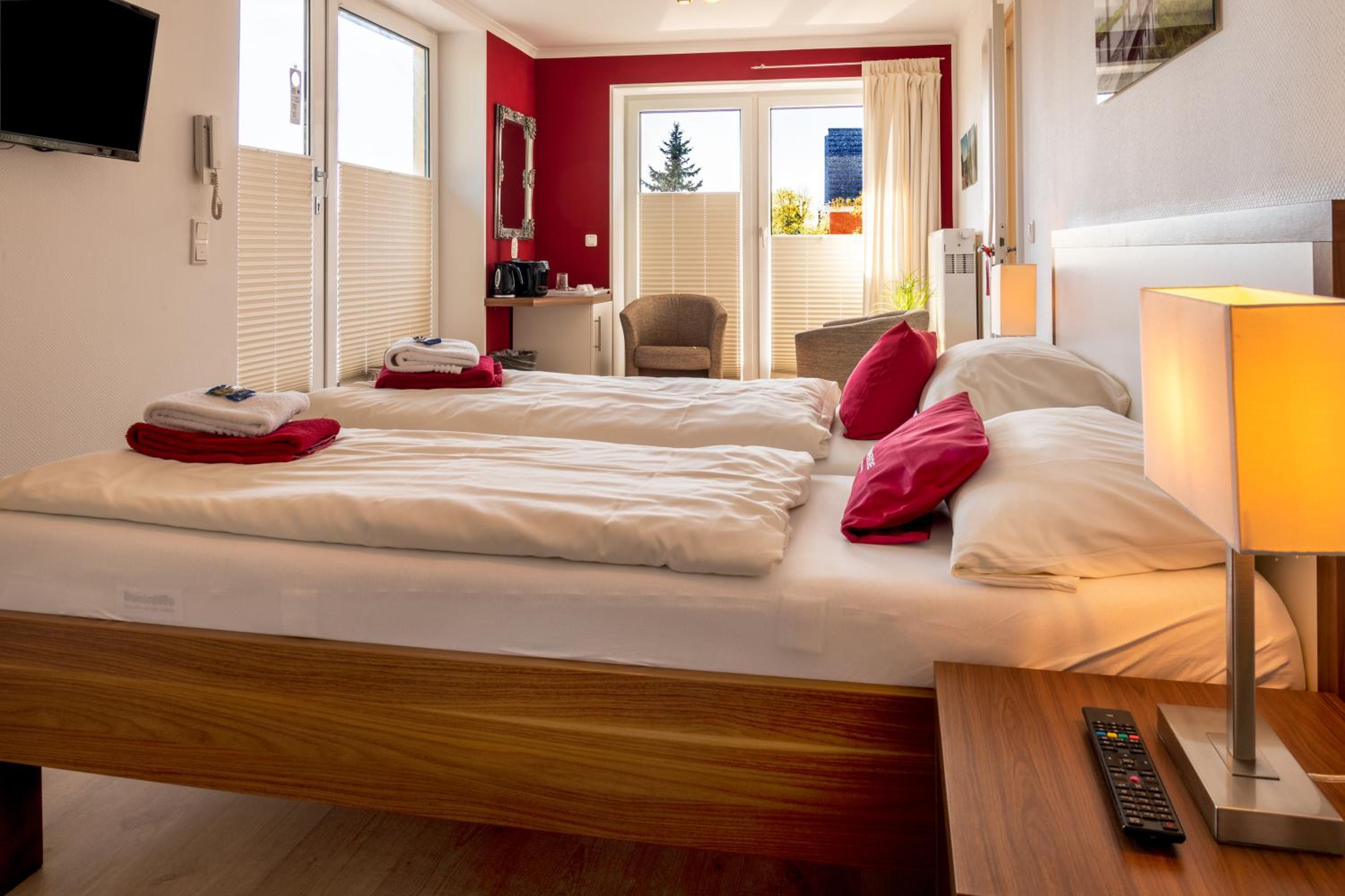 Double Room with Balcony - 7 photo 1