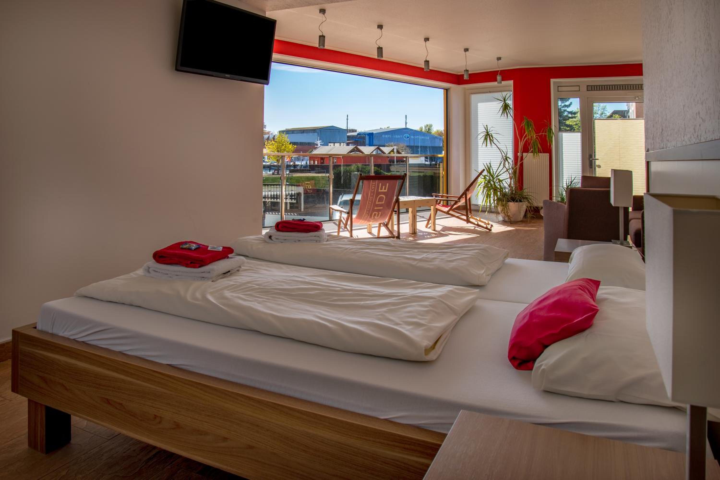 Double Room with French Balcony - 10 photo 1