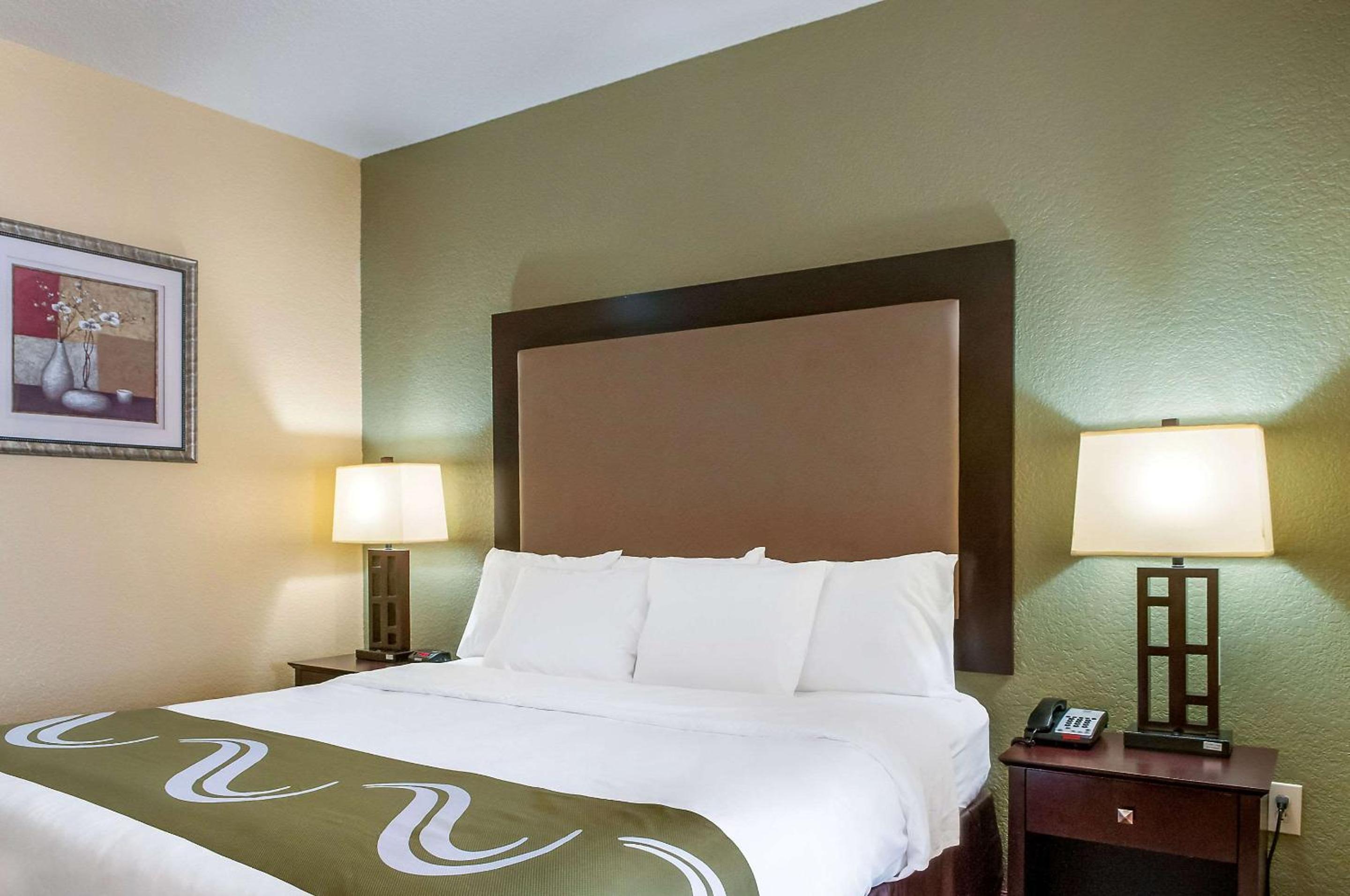 King Suite - Non-Smoking photo 1