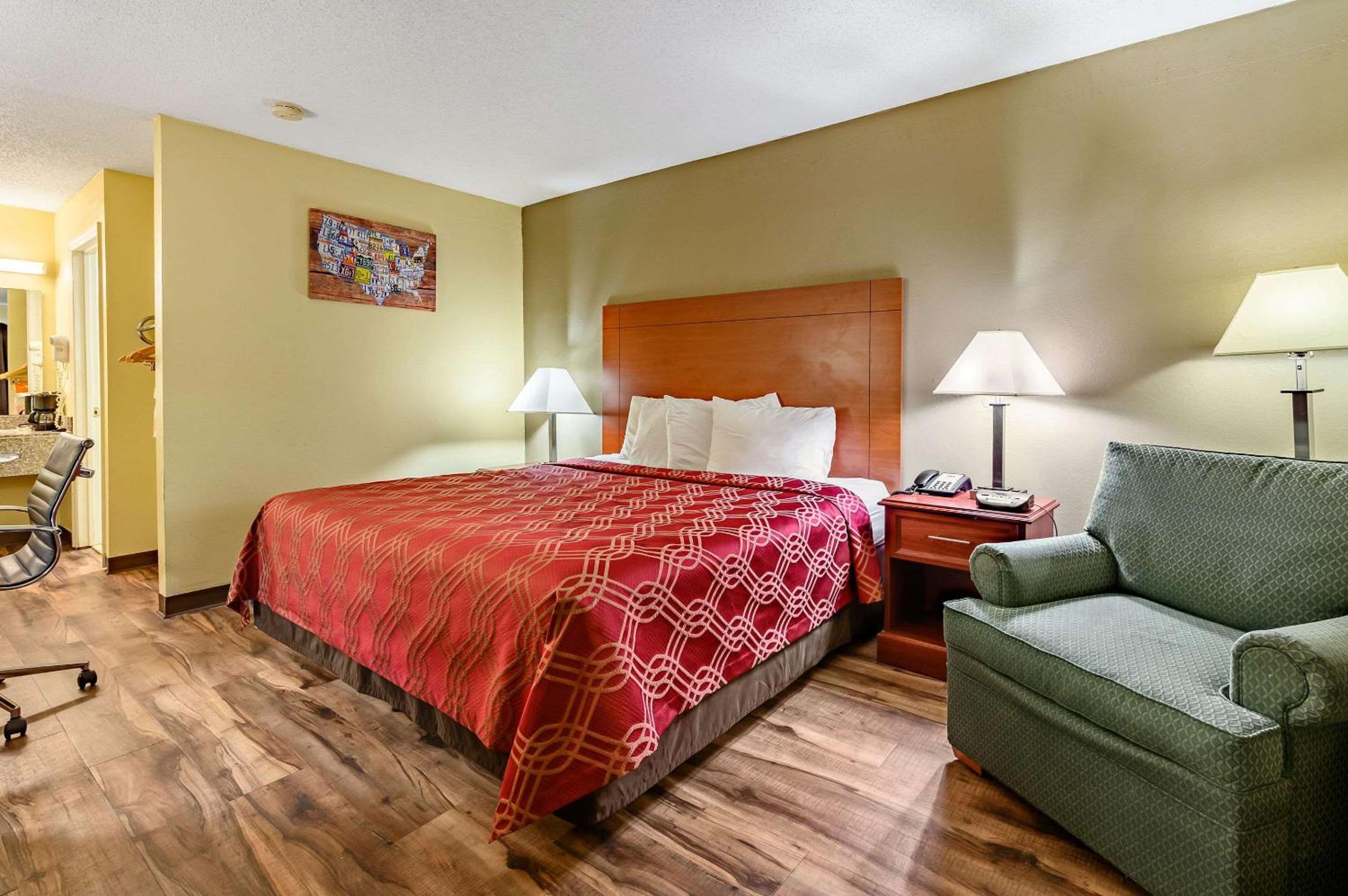 King Room - Non-Smoking - Photo 1