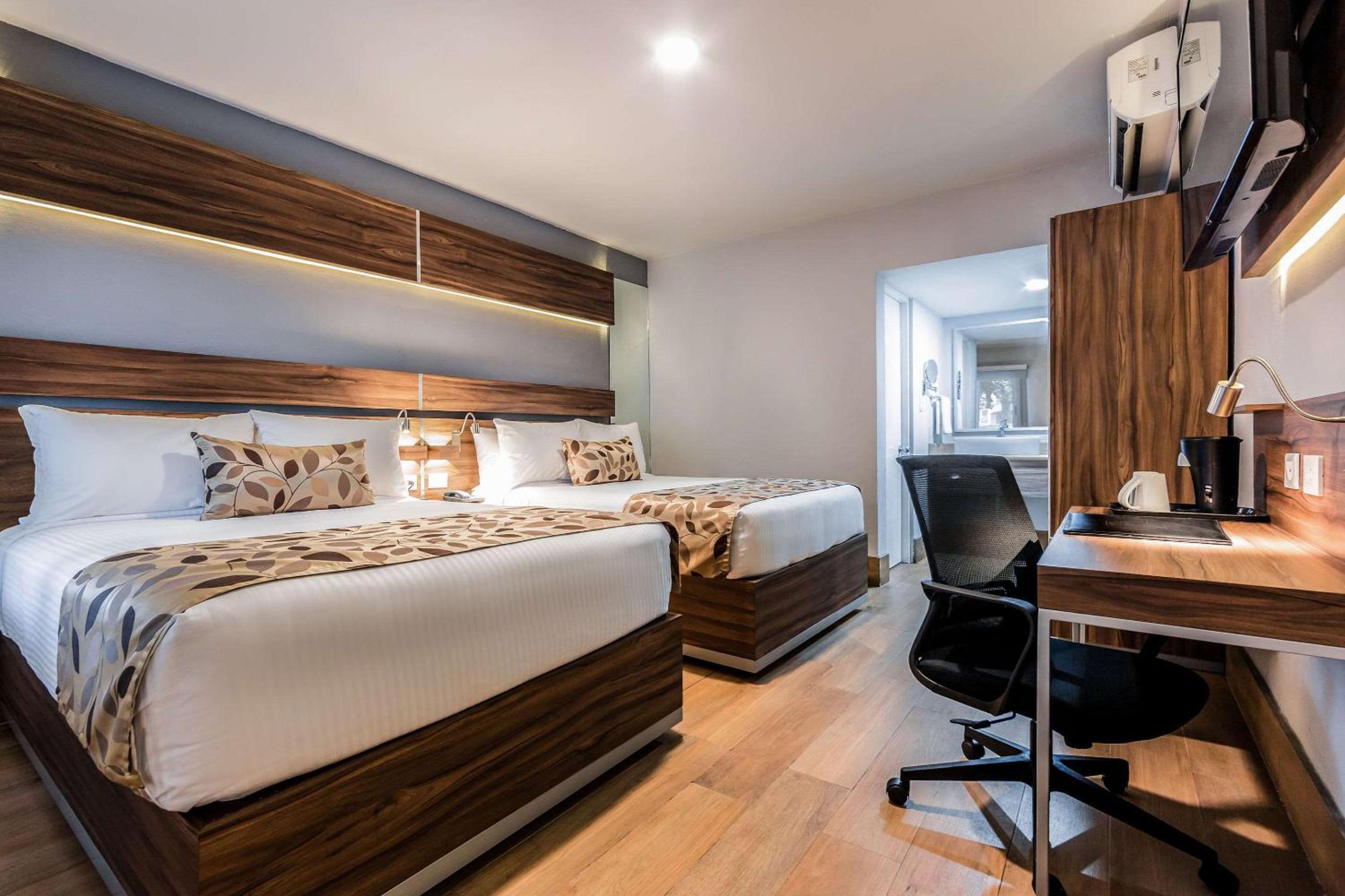 Double Room with Two Double Beds - Non-Smoking - Photo 1