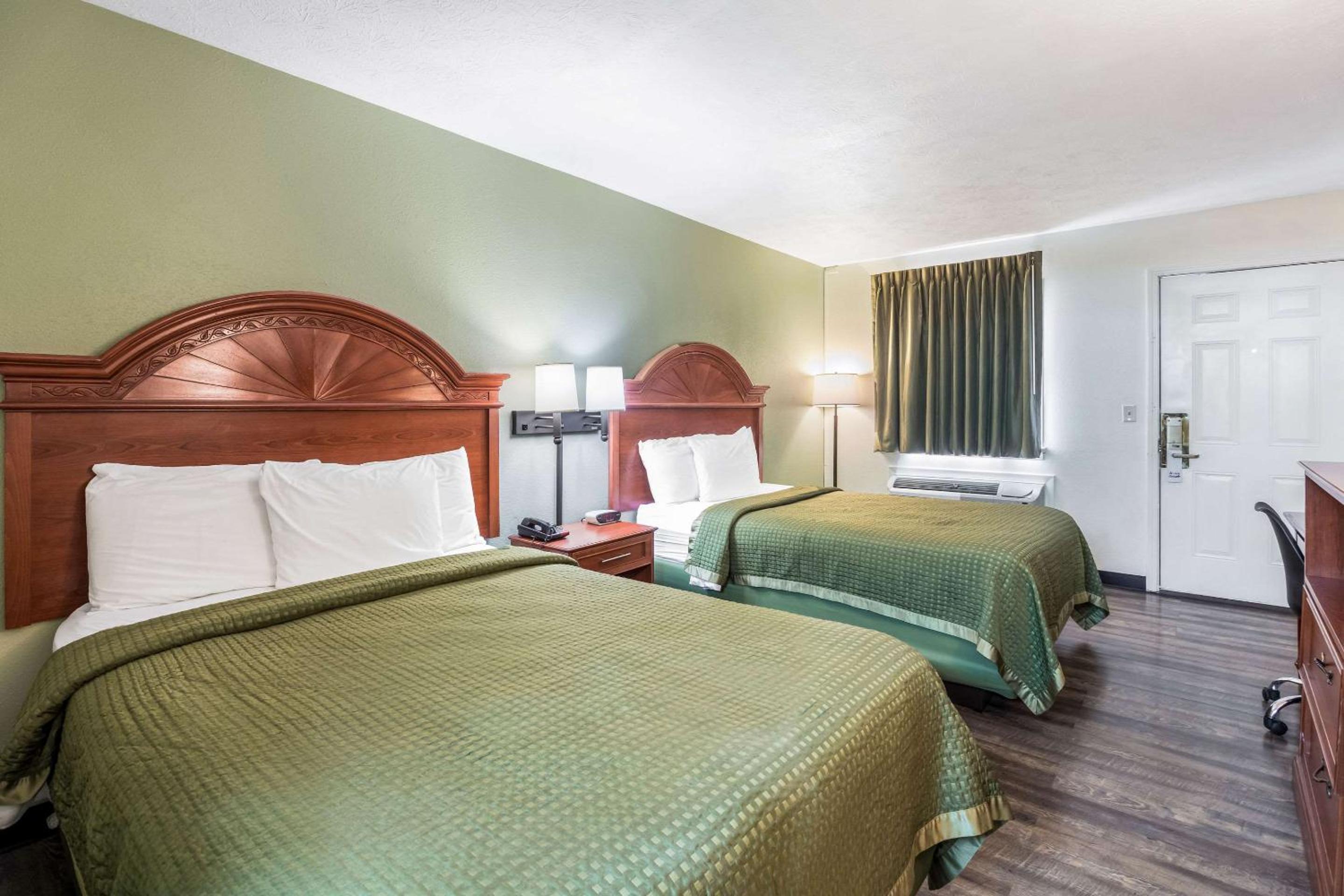 Double Room with Two Double Beds - Smoking - Photo 1