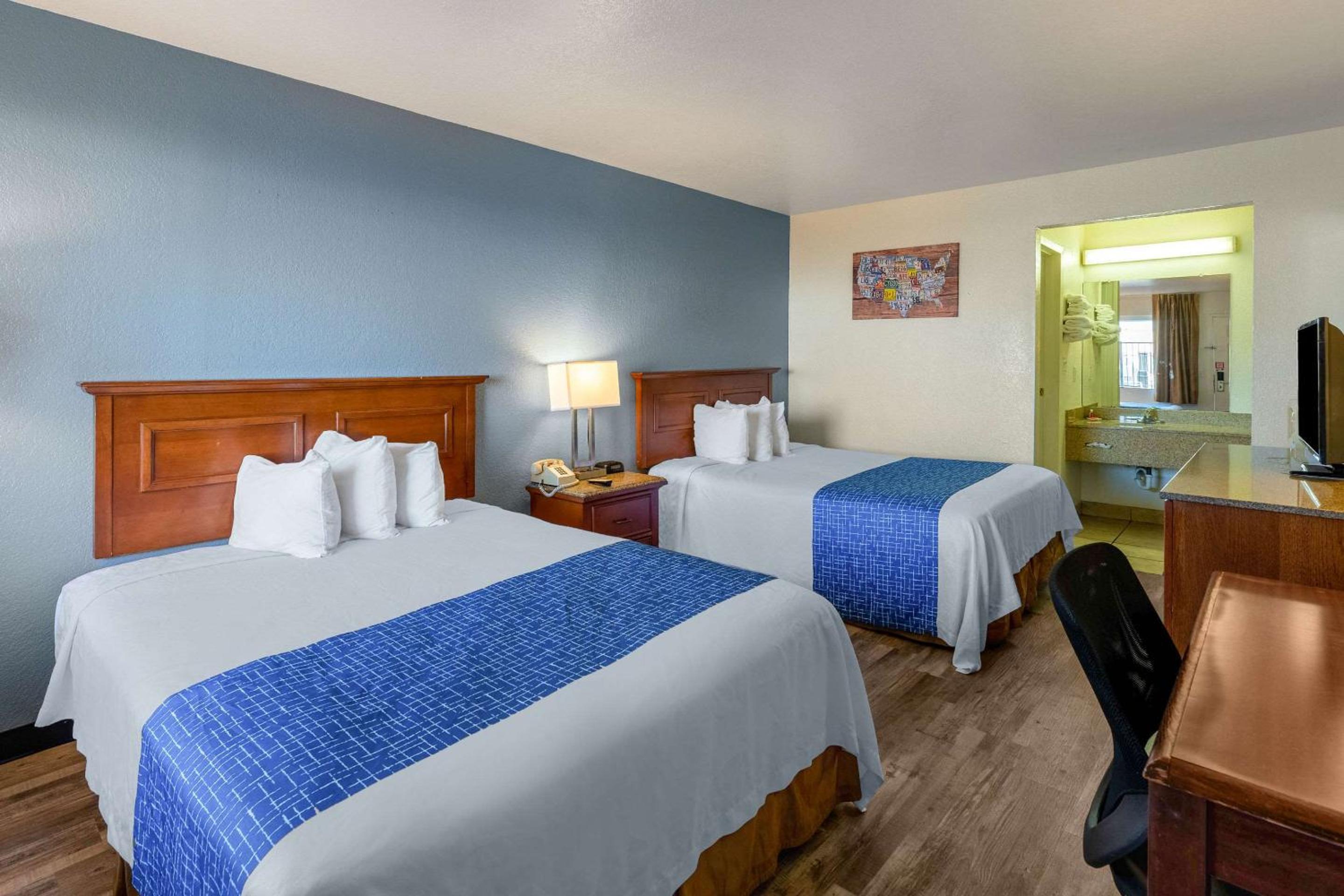 Queen Room with Two Queen Beds - Non-Smoking photo 1