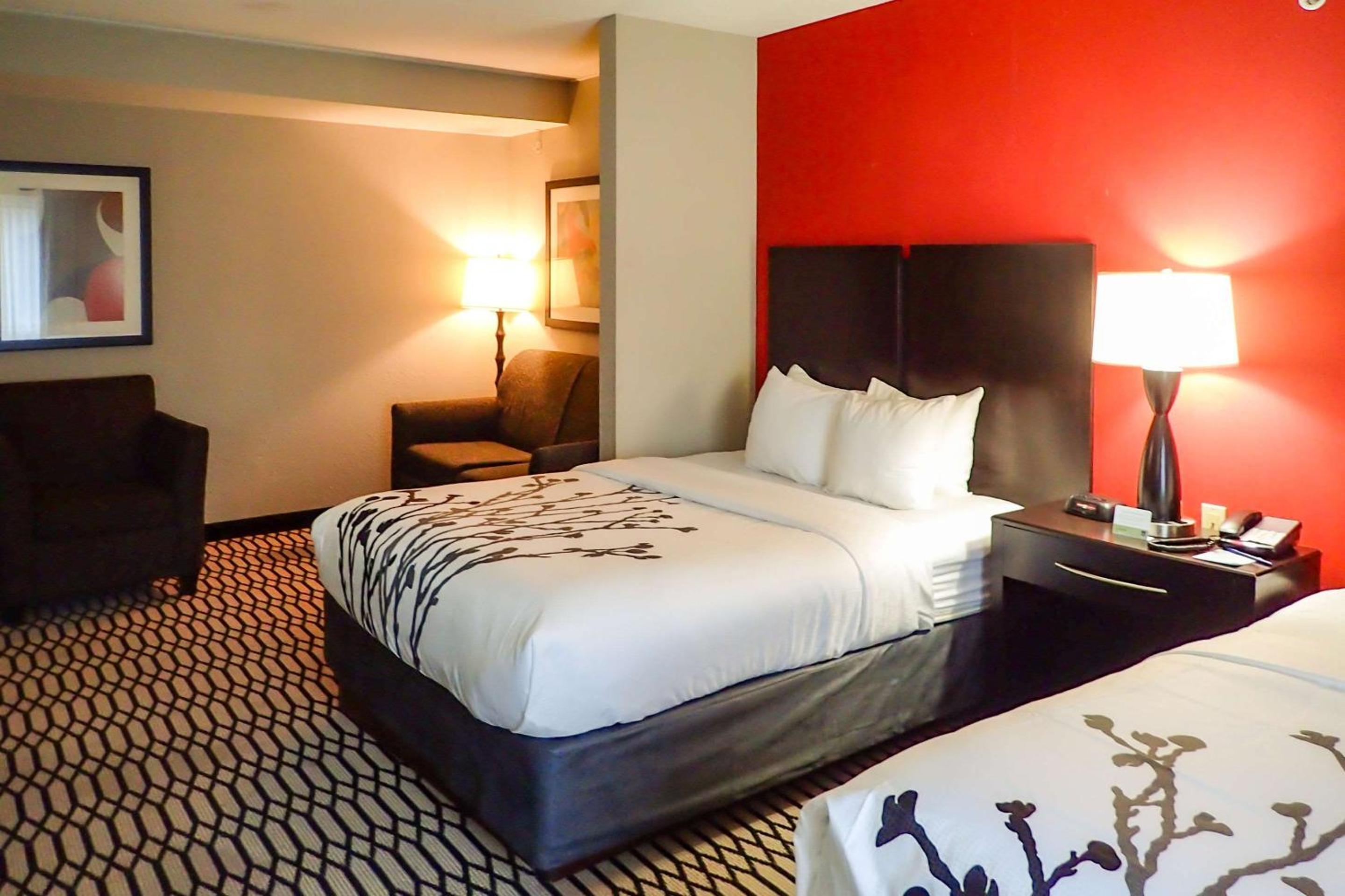 Queen Suite With Two Queen Beds And Sofa Bed - Non-Smoking