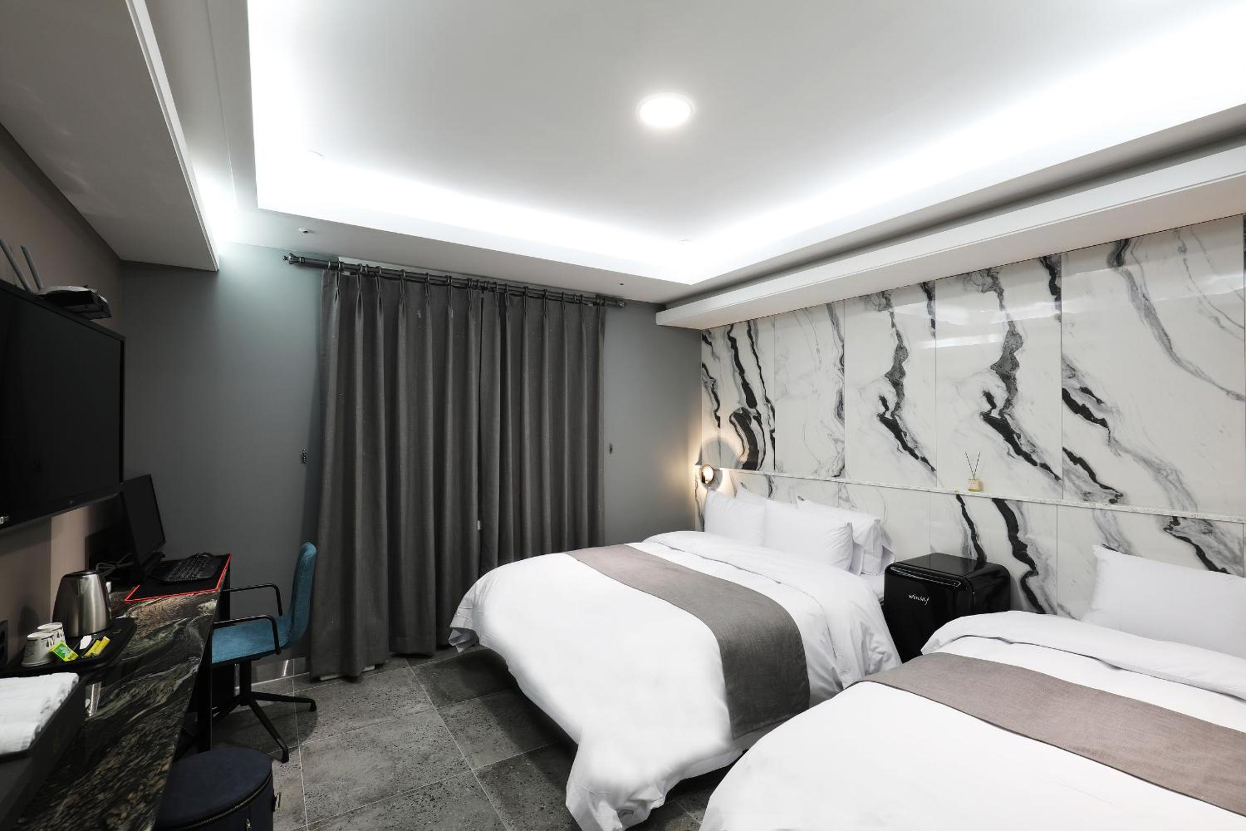 Double or Twin Room with Private External Bathroom photo 3