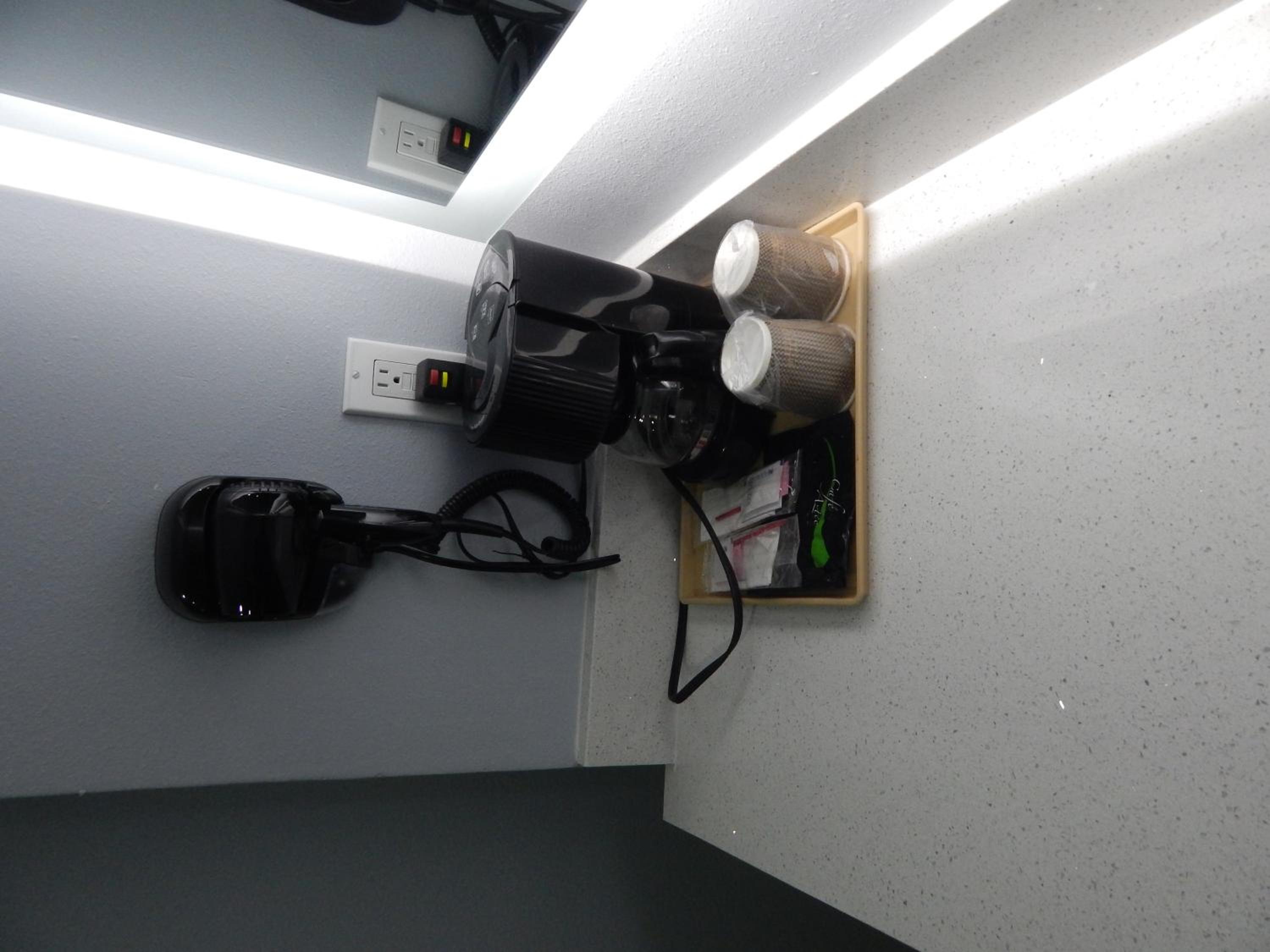 Standard King Room - Photo 15
