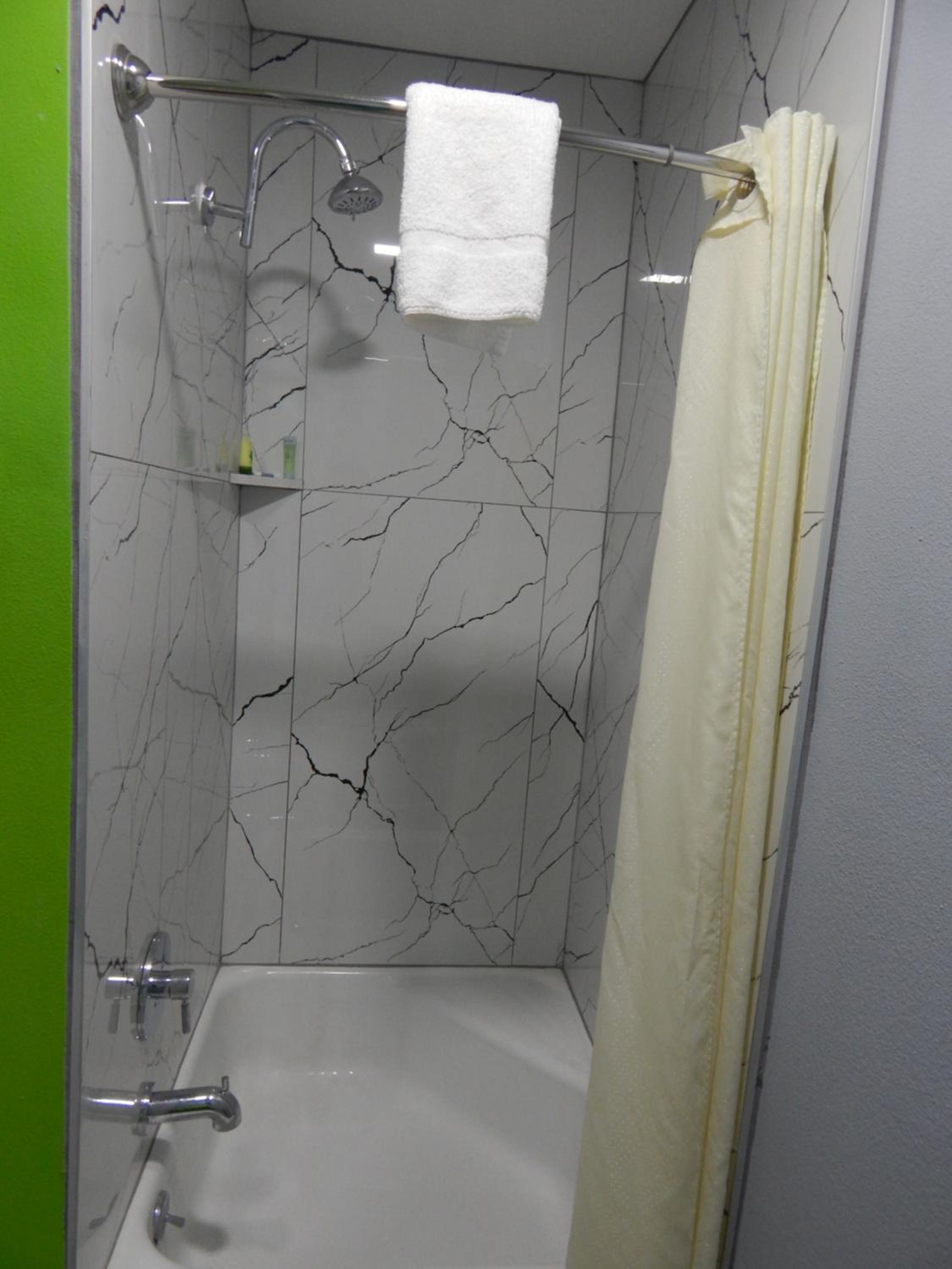 Standard King Room - Photo 14