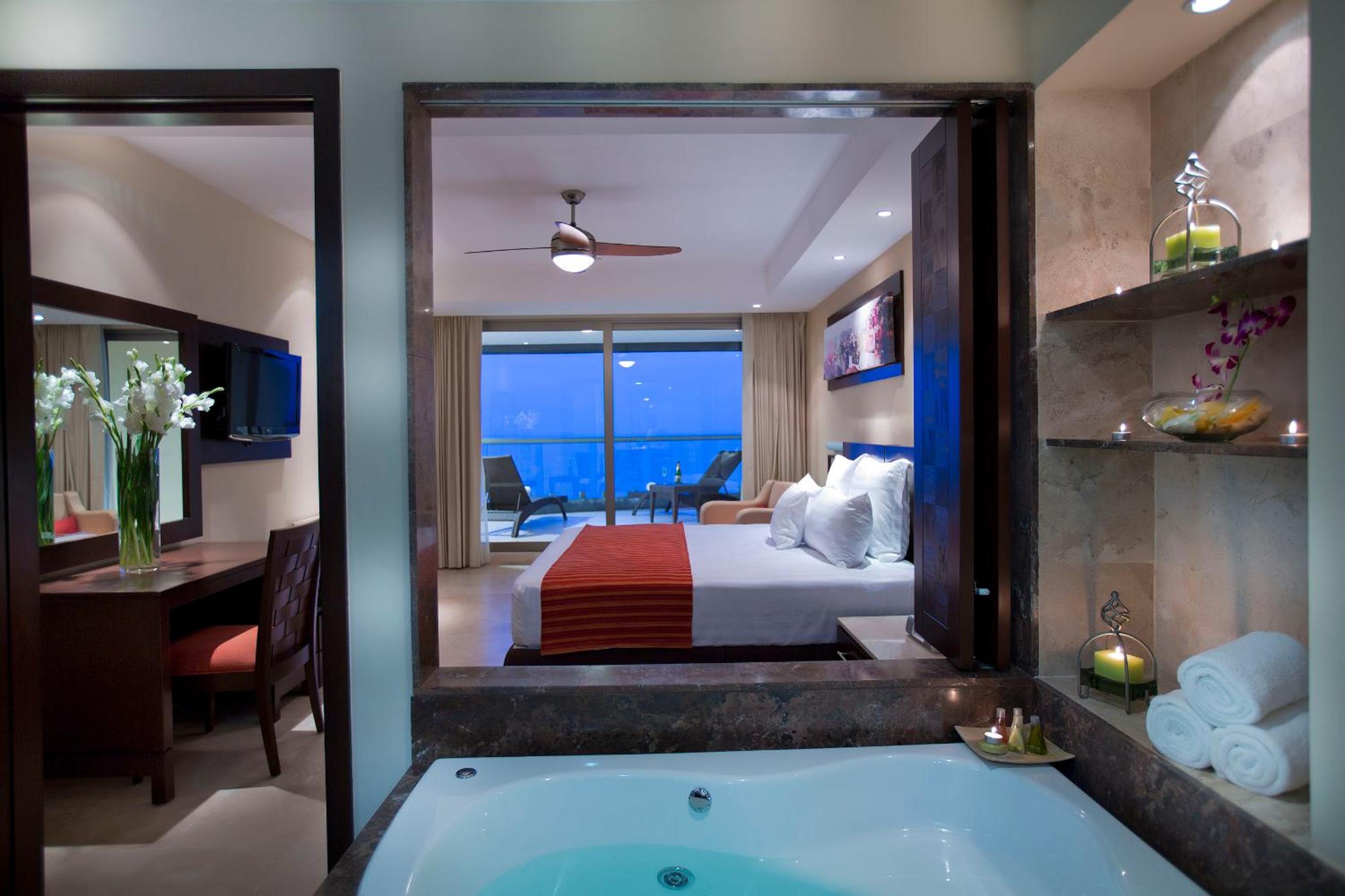 SUITE CON JACUZZI OCEANFRONT - Photo 9