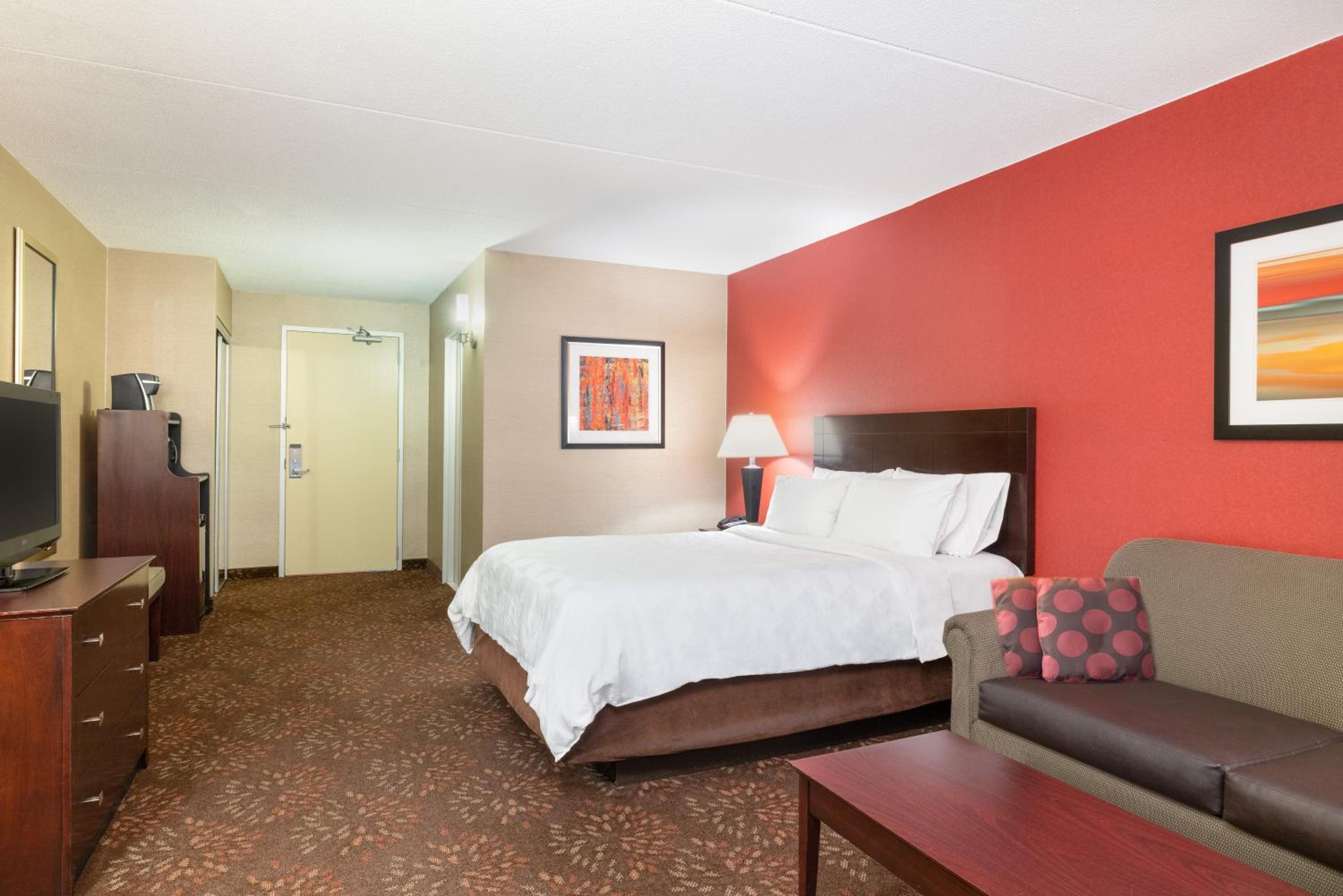 Premium King Room - Photo 2