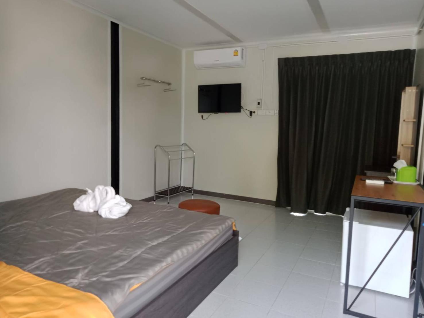 Deluxe King Room photo 3