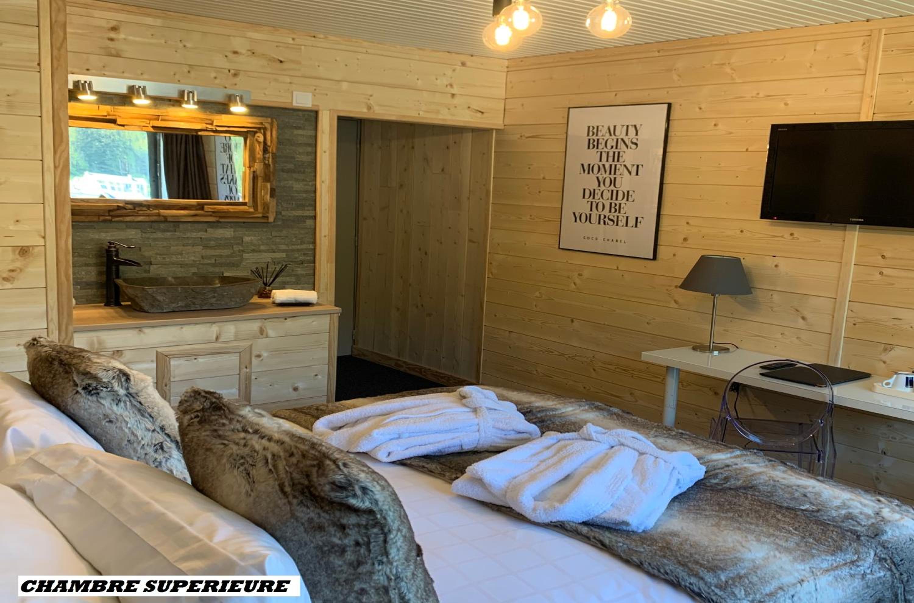 Superior Room with Valley View - Photo 6