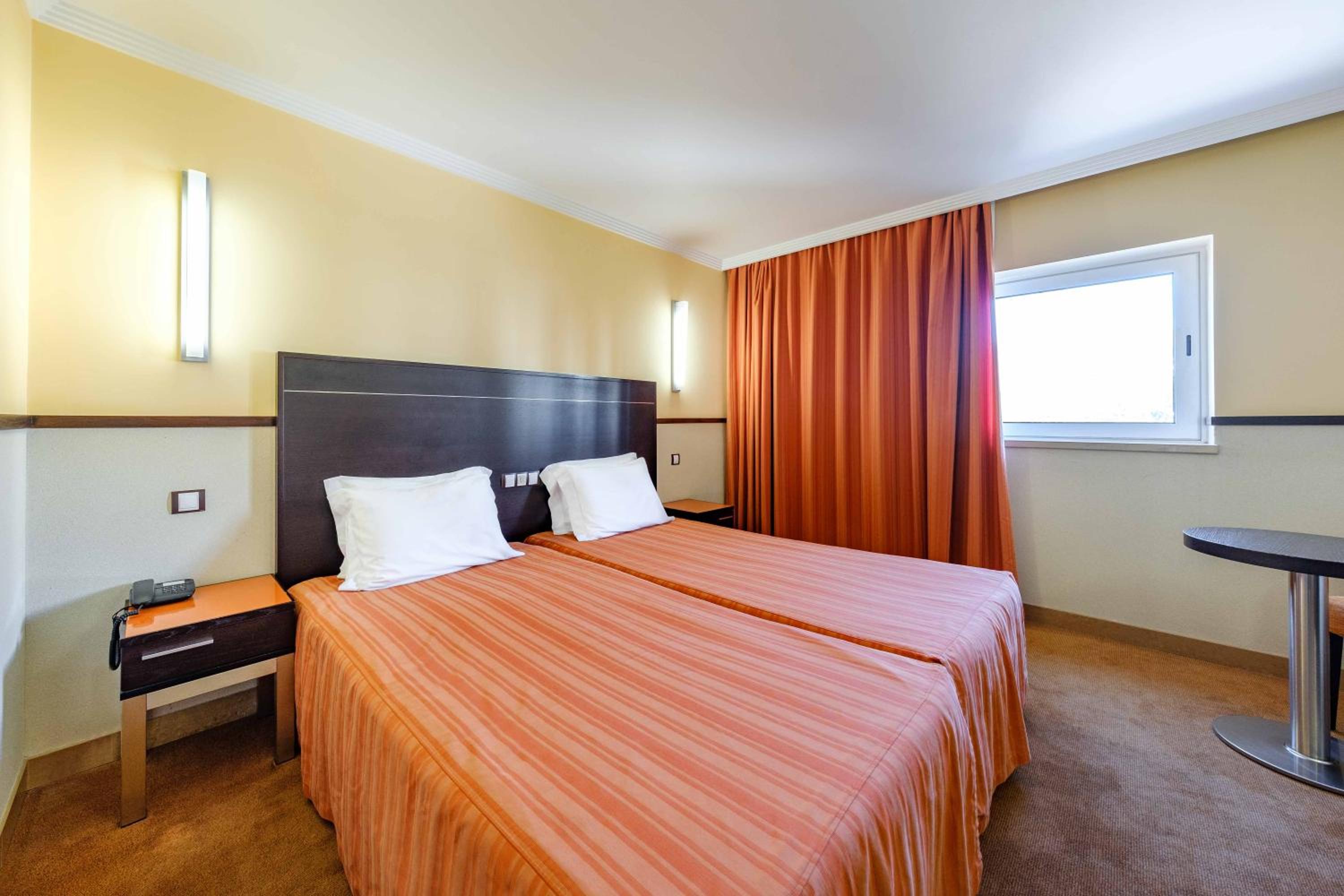 Twin Room - Photo 5