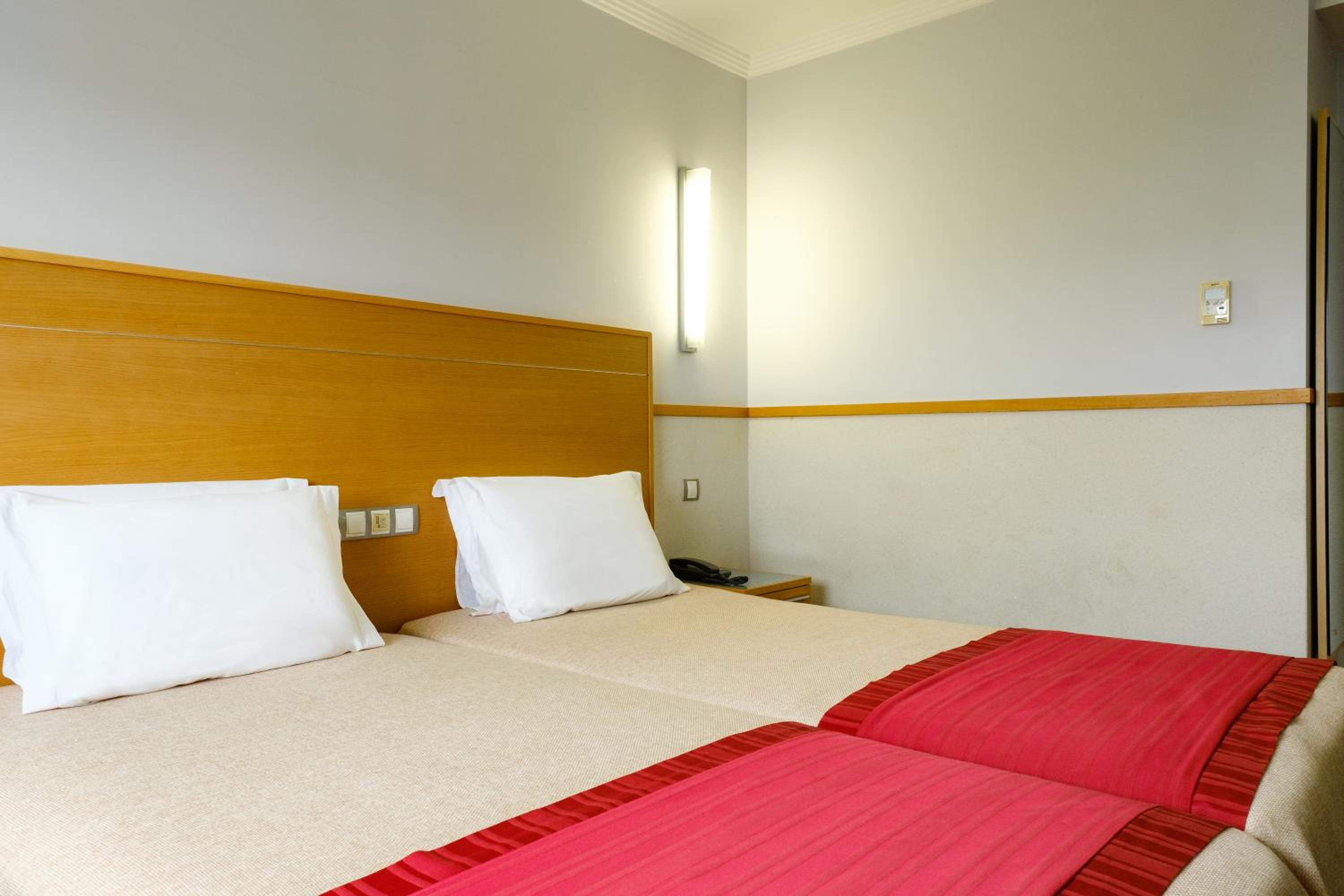 Twin Room - Photo 4