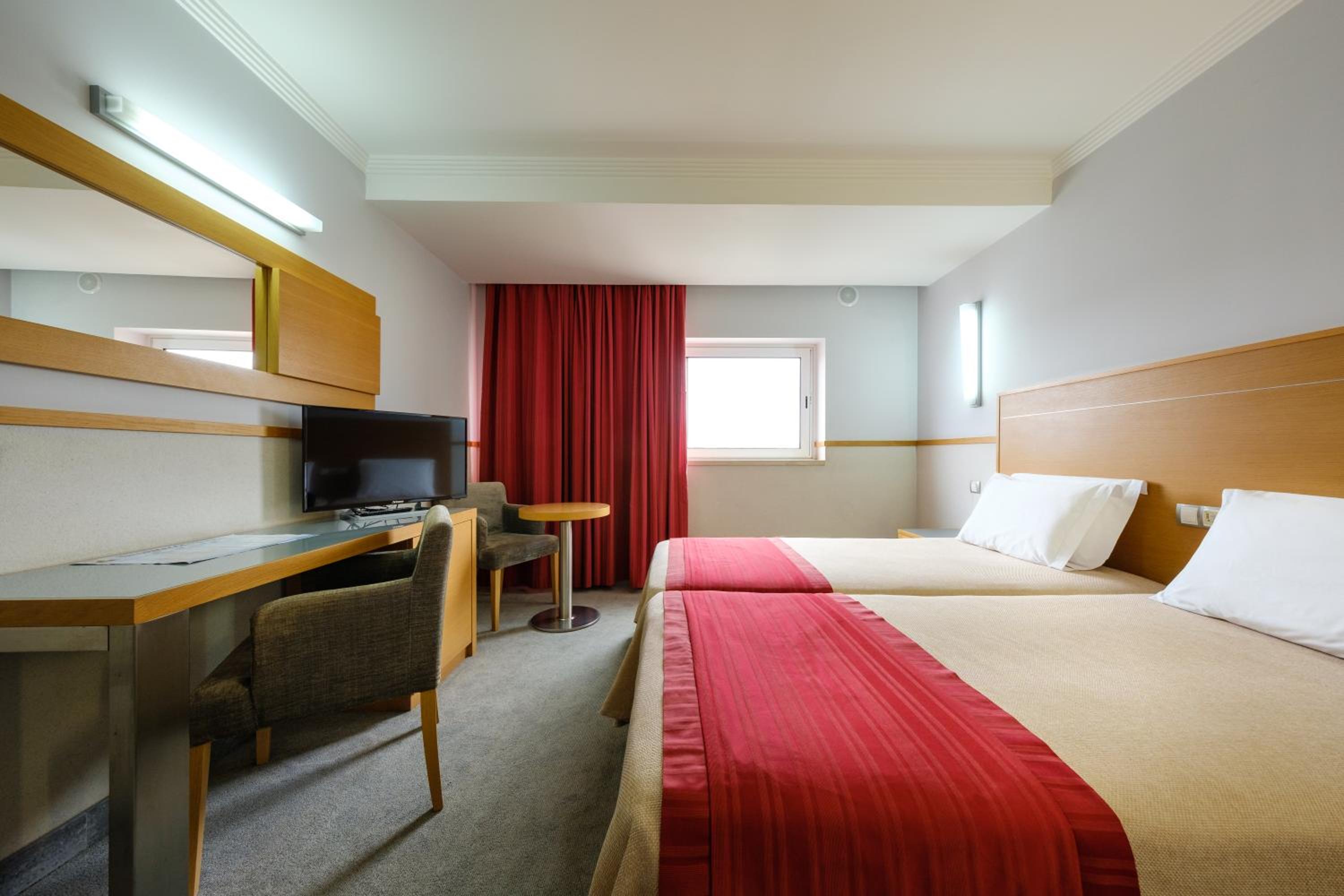 Twin Room - Photo 2