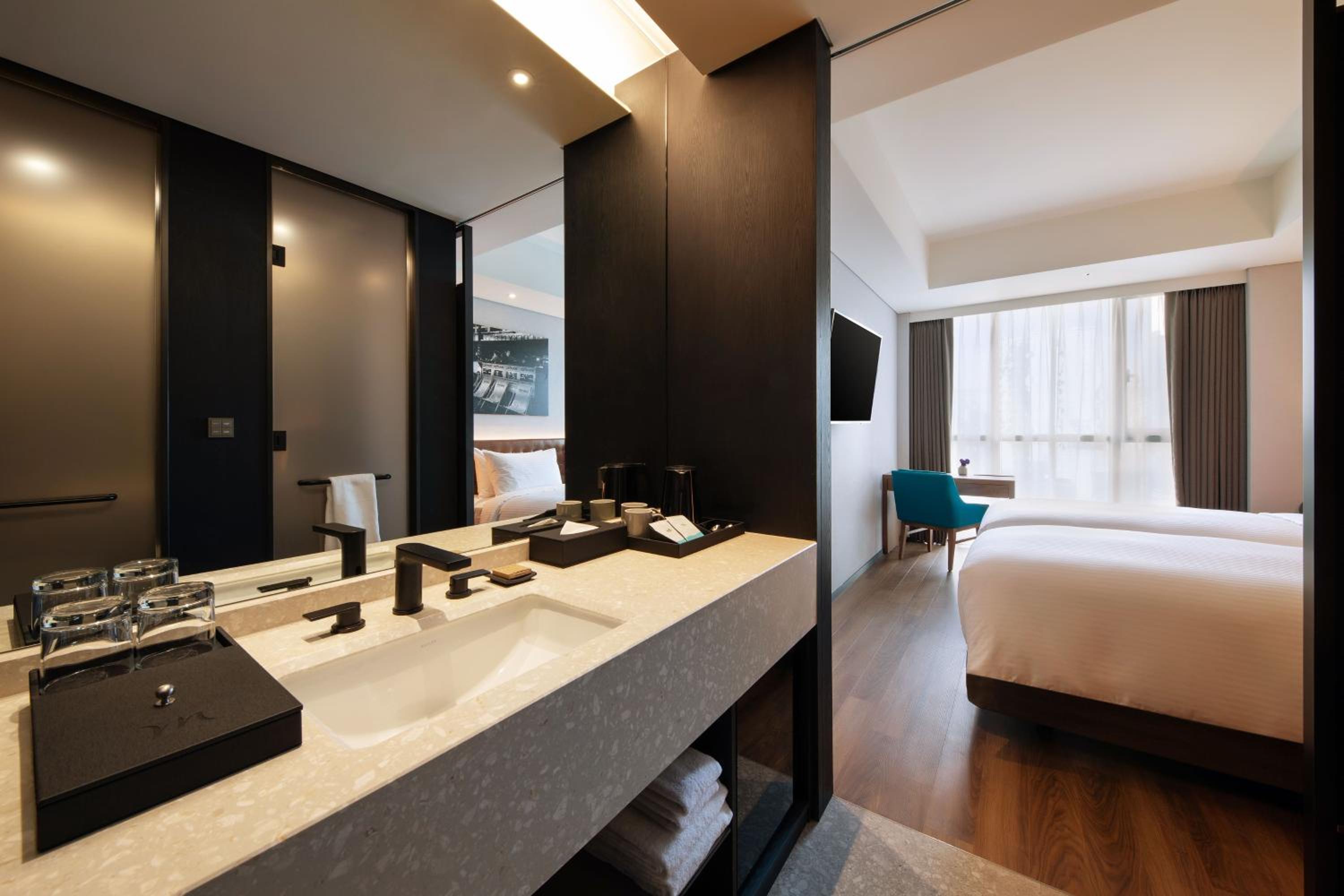 Superior Twin Room - Photo 4