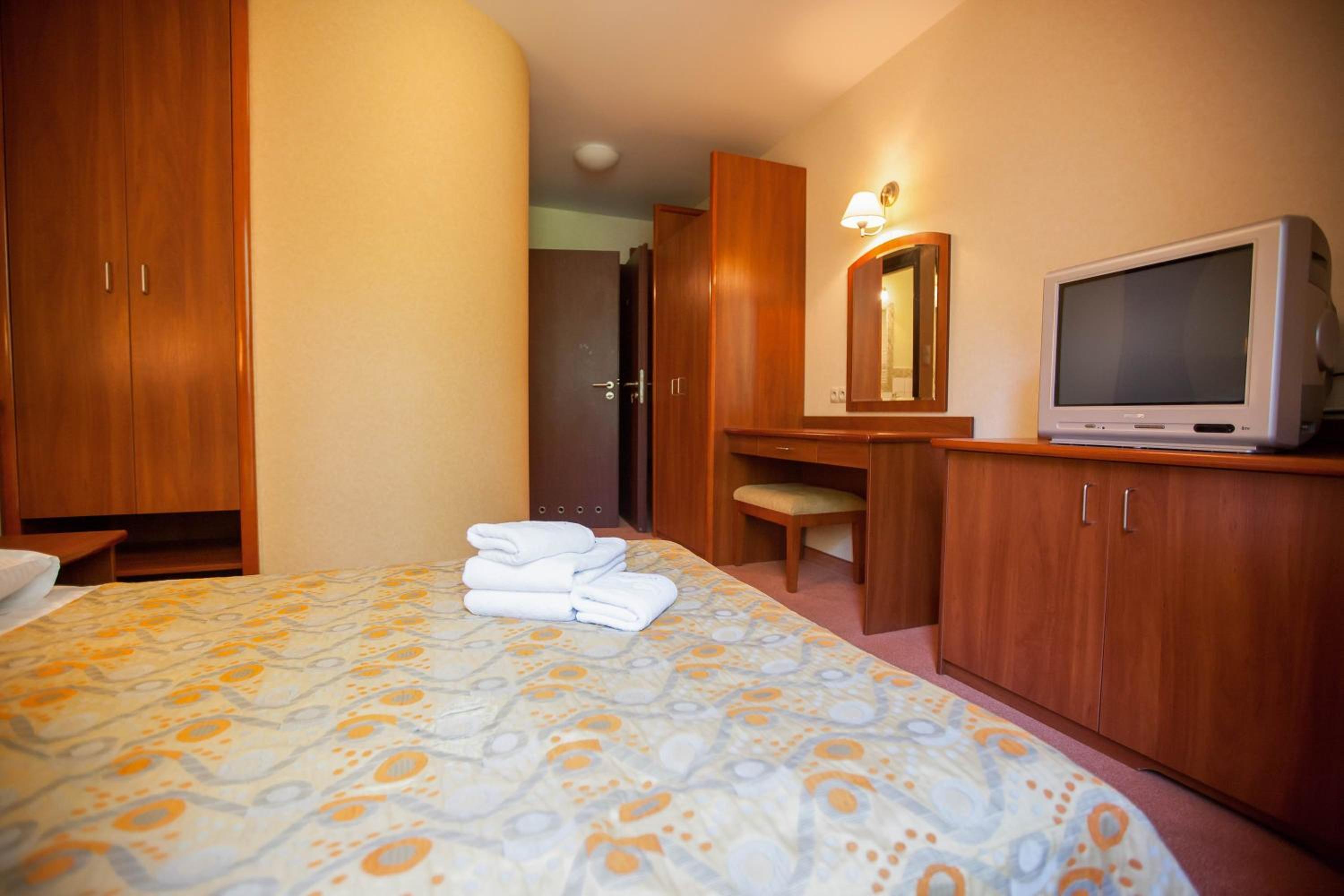 Double or Twin Room photo 3