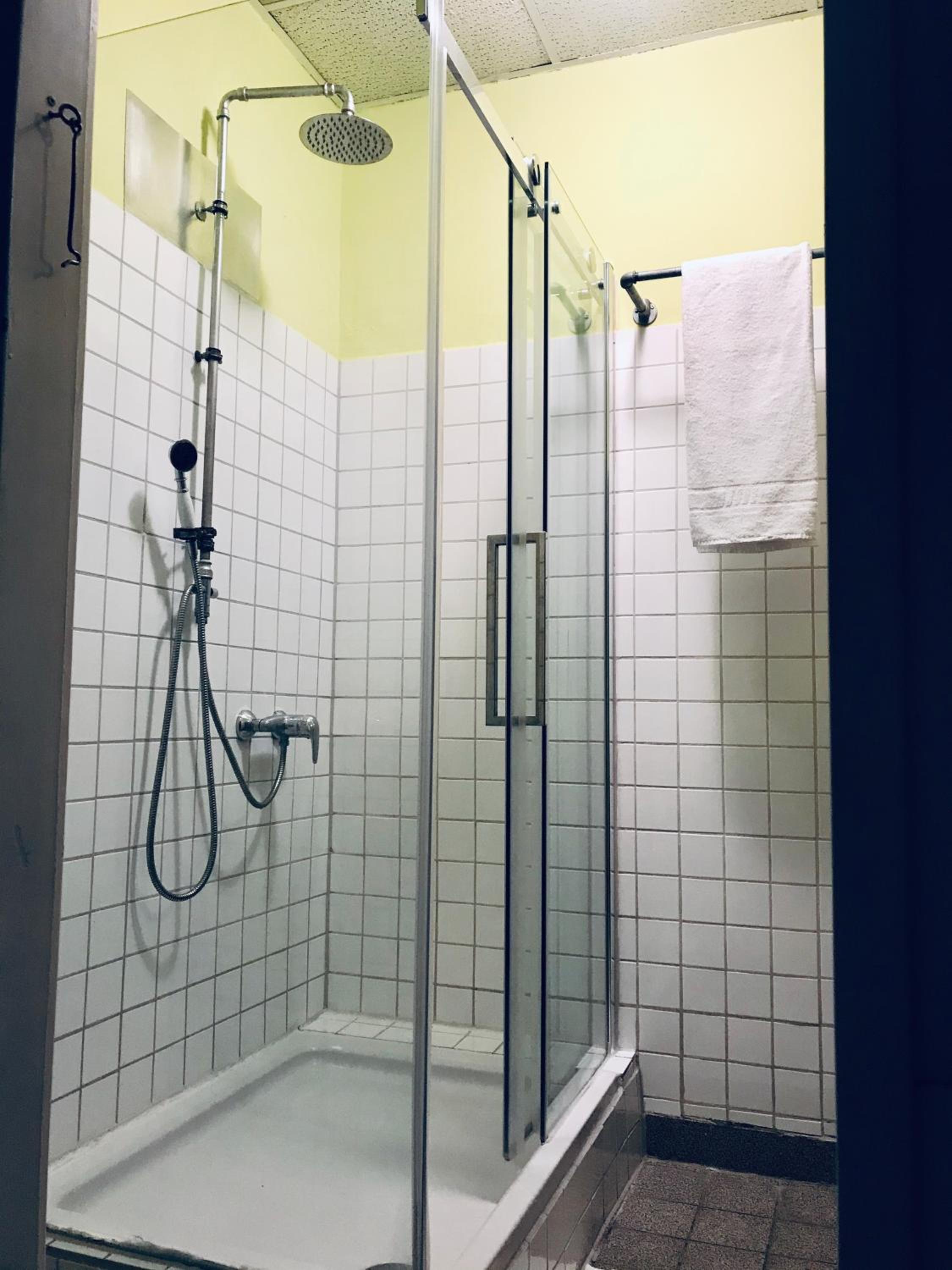 Double Room with Shared Bathroom photo 2