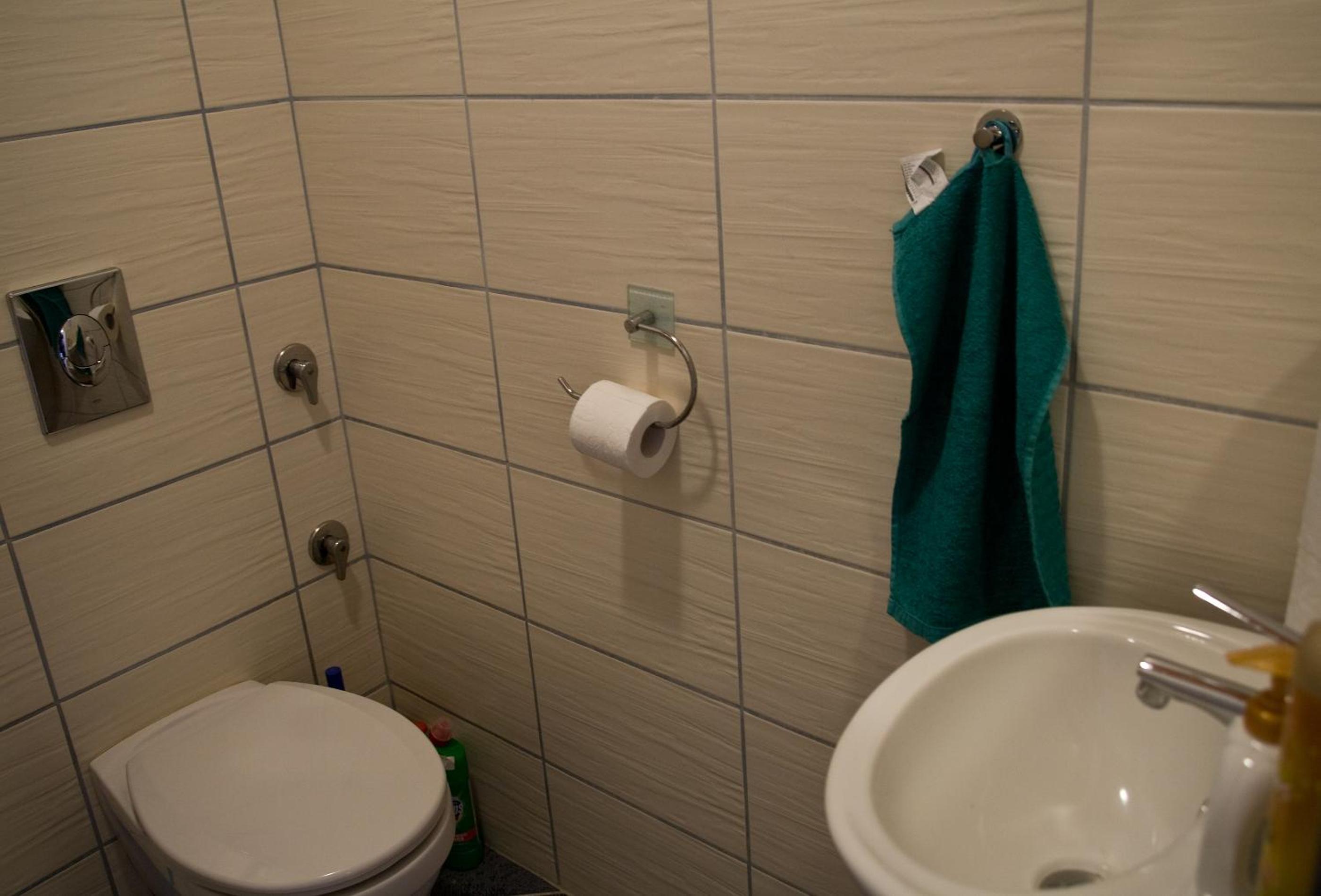 Two-Bedroom Apartment - Photo 30
