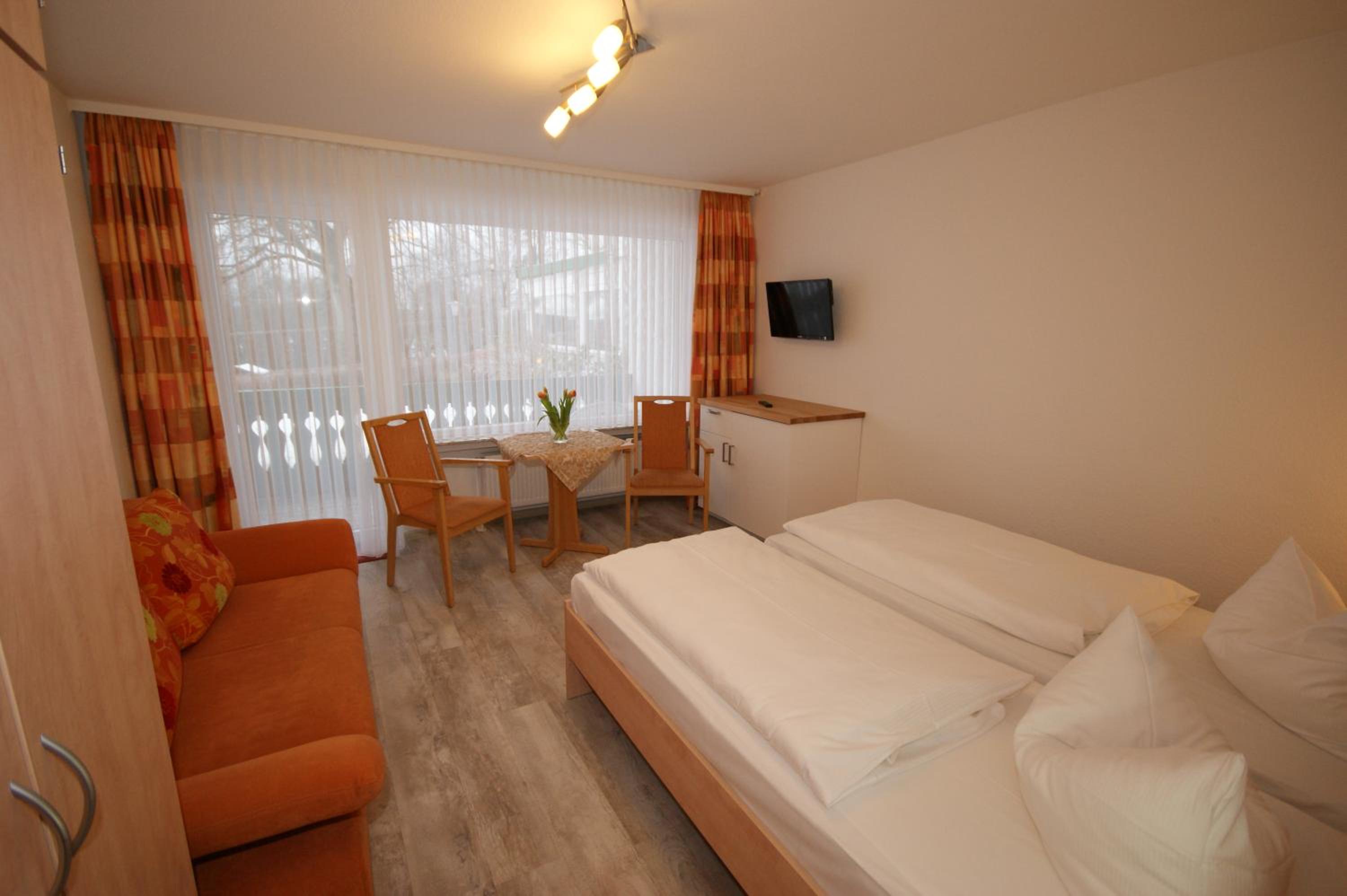 Apartment with Balcony photo 3