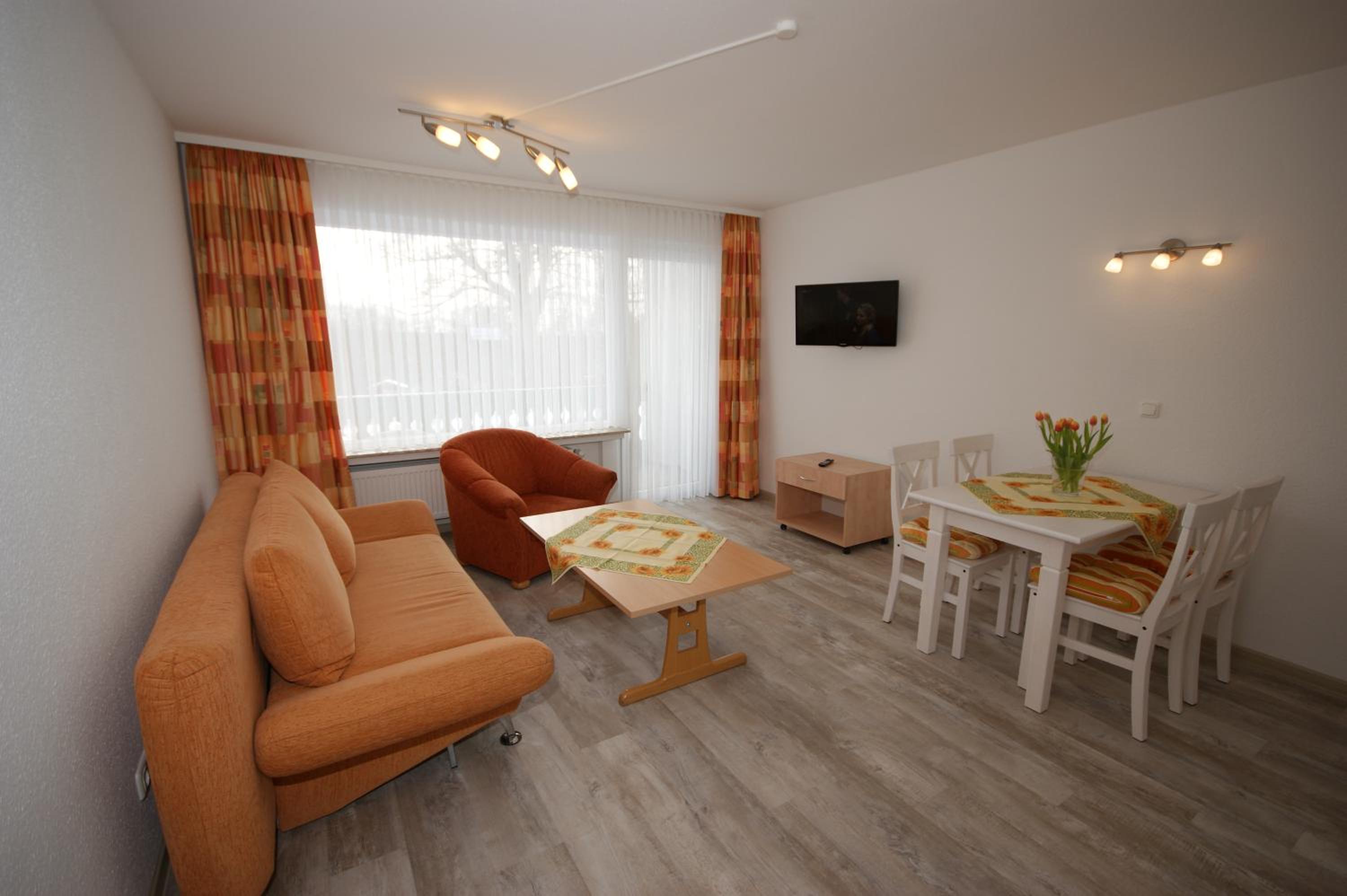One-Bedroom Apartment photo 1