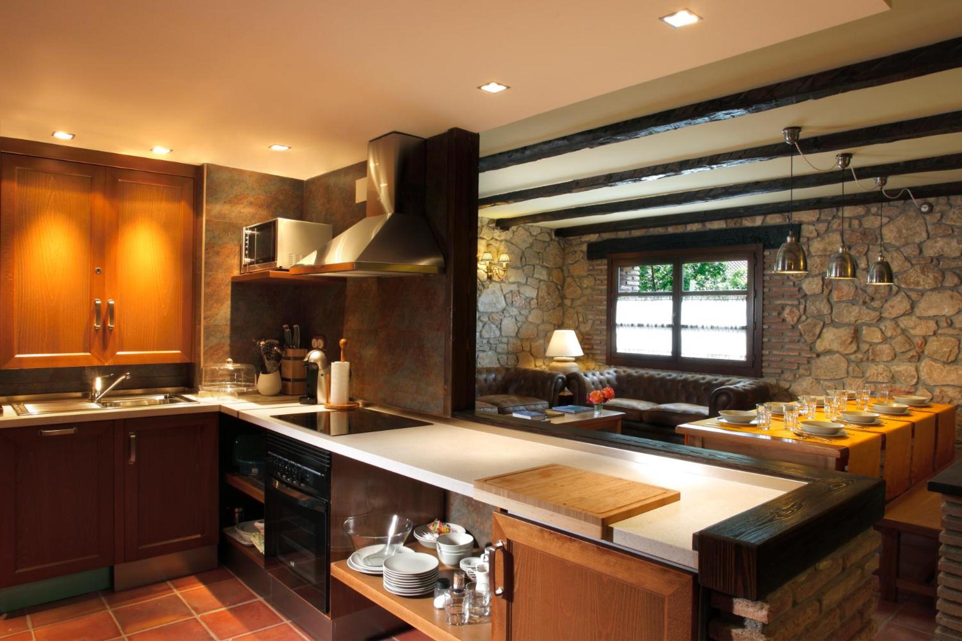 Four-Bedroom House - Photo 15
