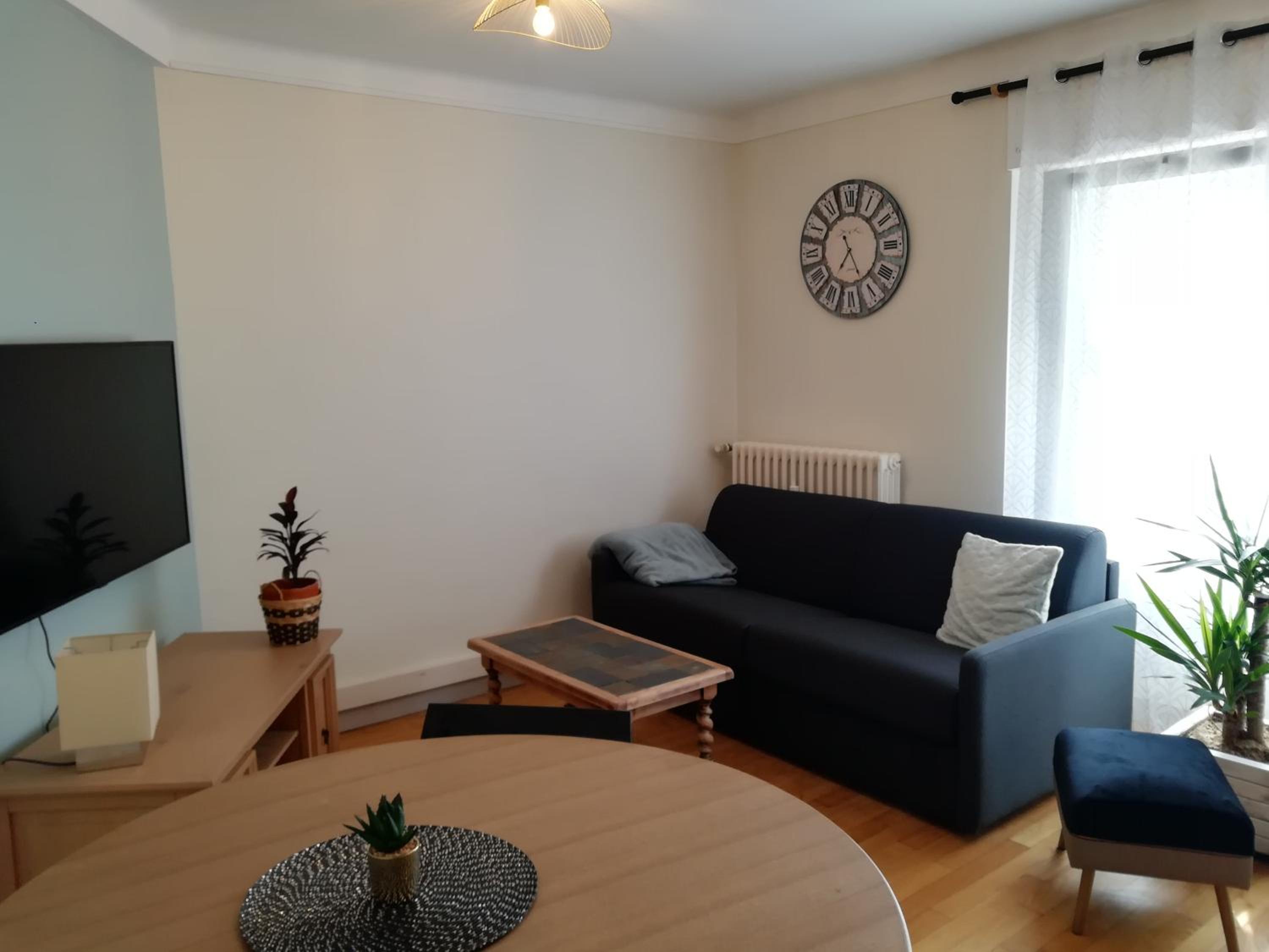 One-Bedroom Apartment - Photo 8