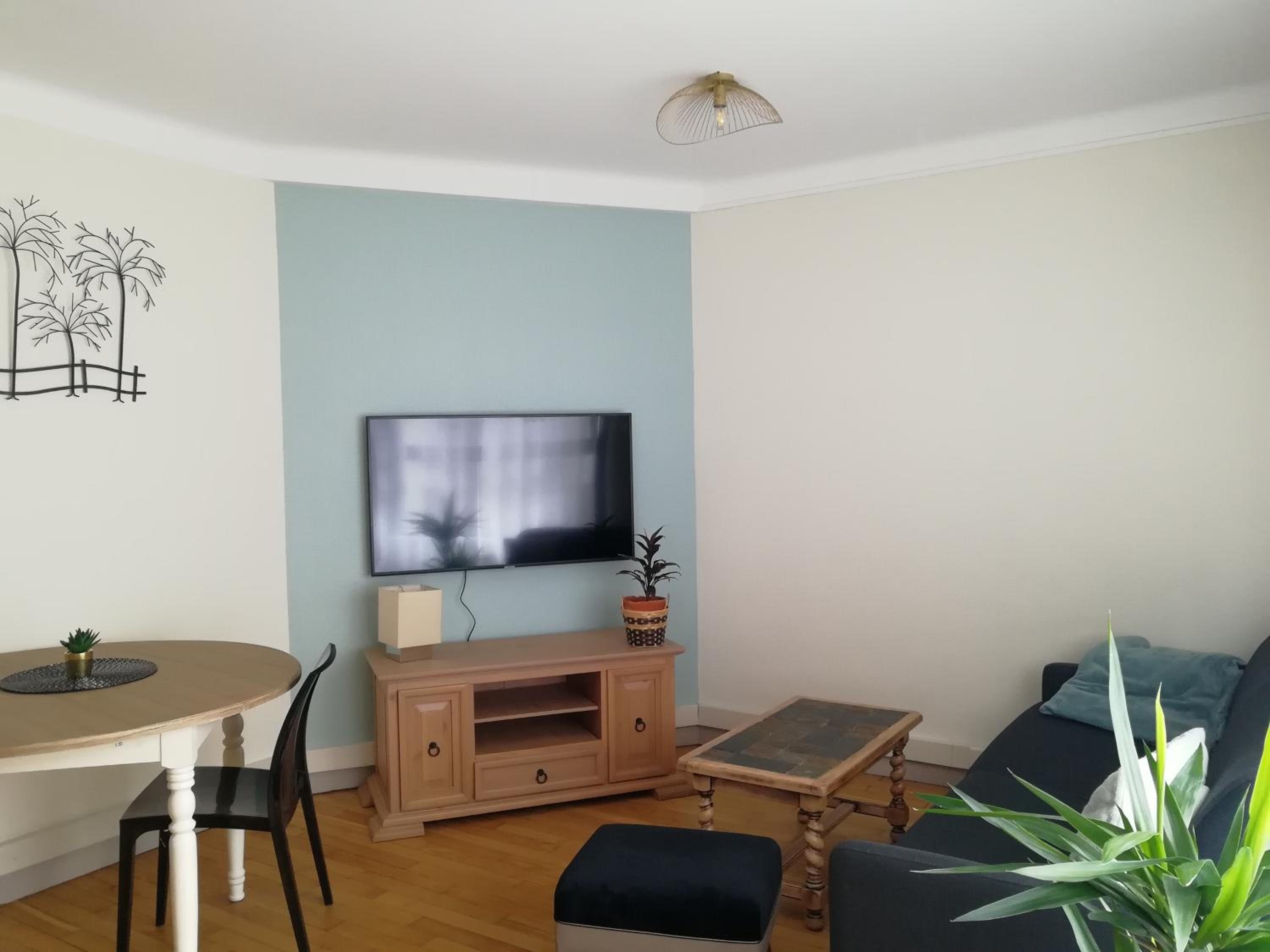 One-Bedroom Apartment - Photo 9