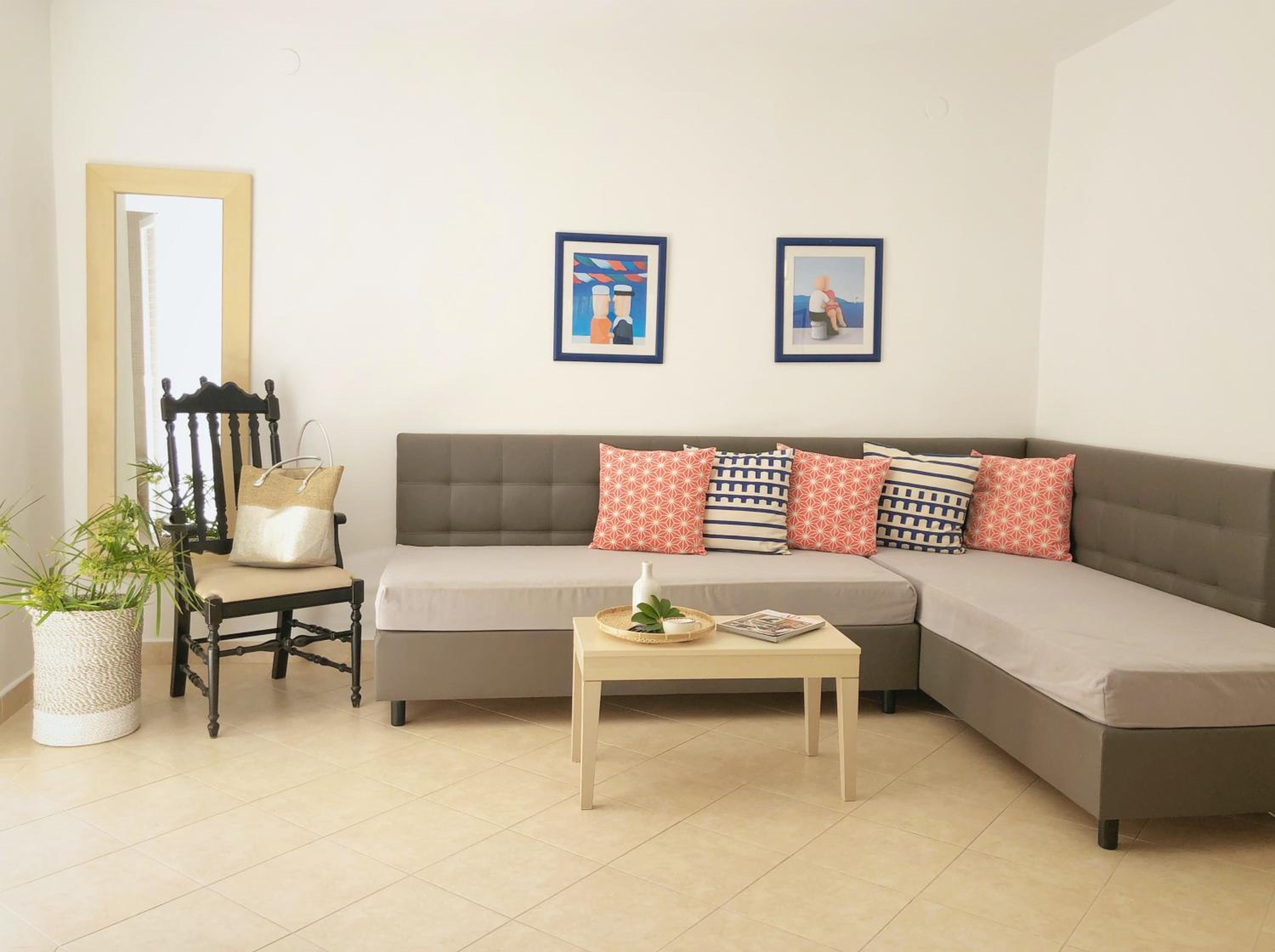 One-Bedroom Apartment photo 2