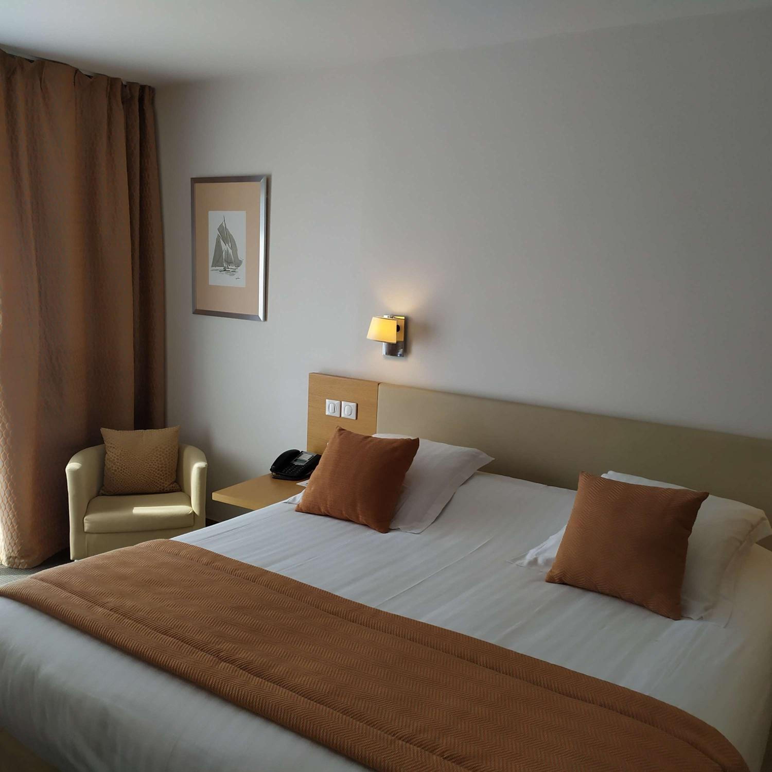 Comfort Queen Room with Balcony - Photo 1